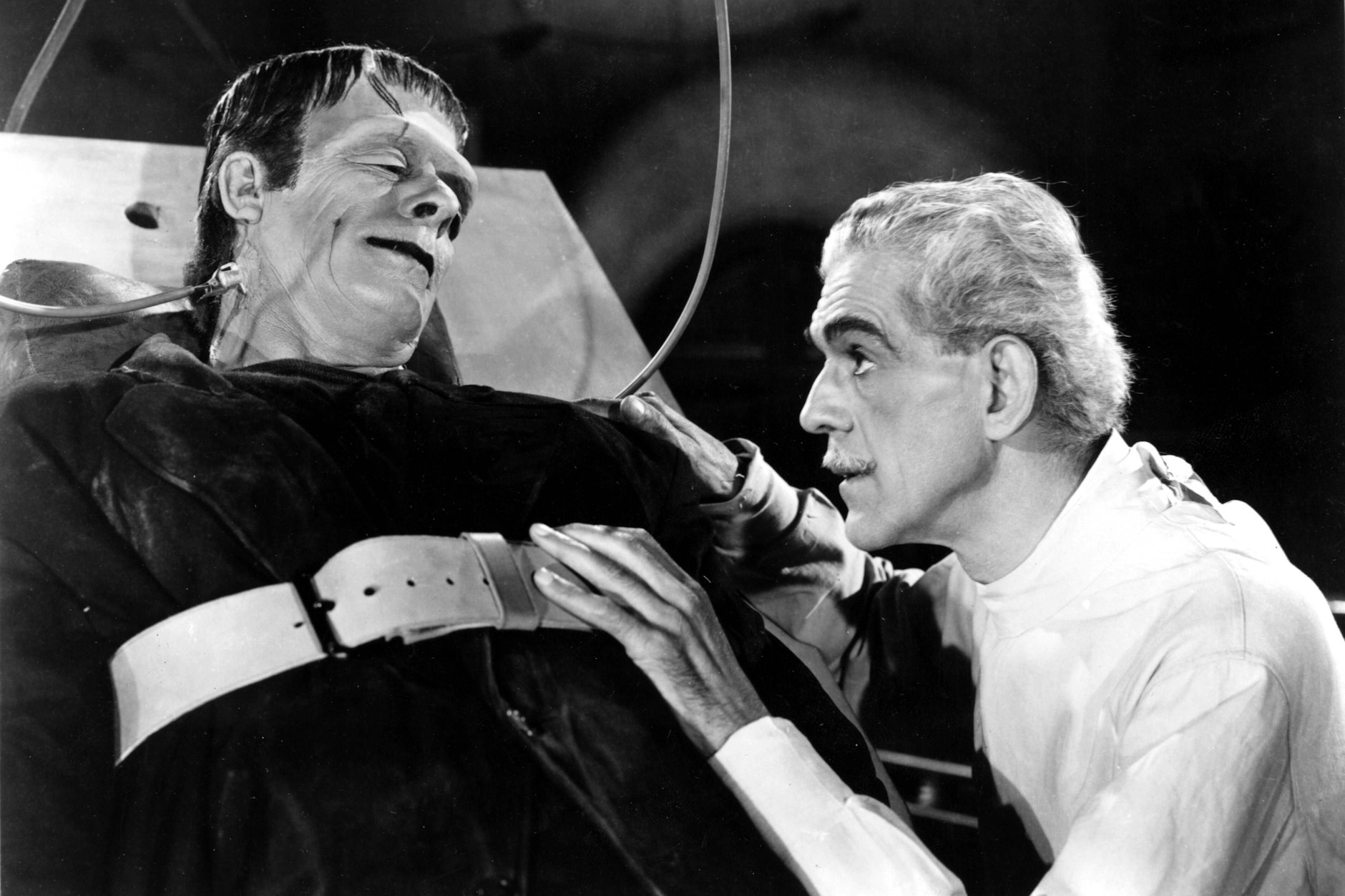 Boris Karloff (l.) und Glenn Strange in „Frankensteins Haus“ aus dem Jahre 1944