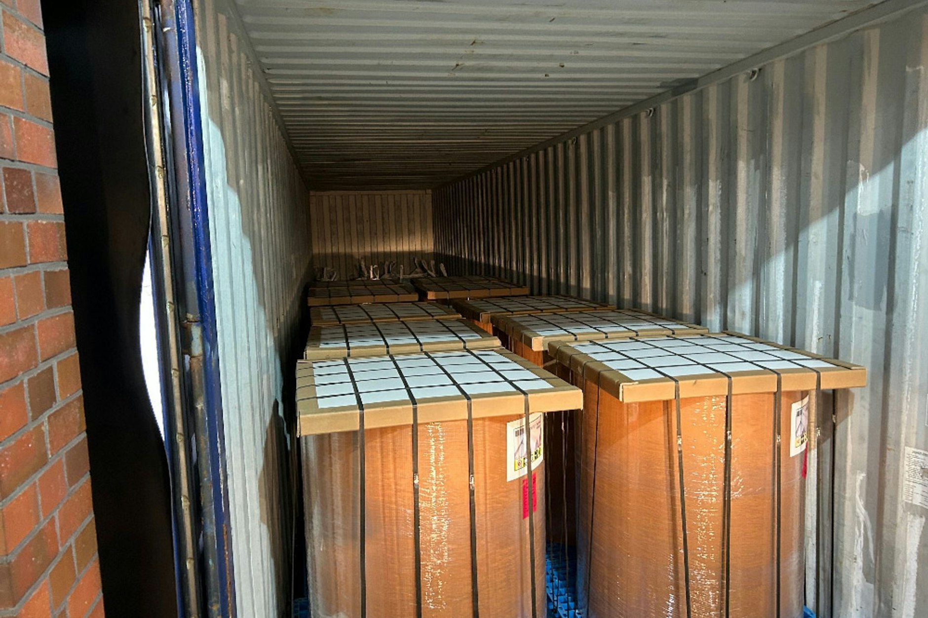 Im Hamburger Hafen haben Zollfahnder 400 Kilogramm Heroin in einem Container aus Singapur gefunden.