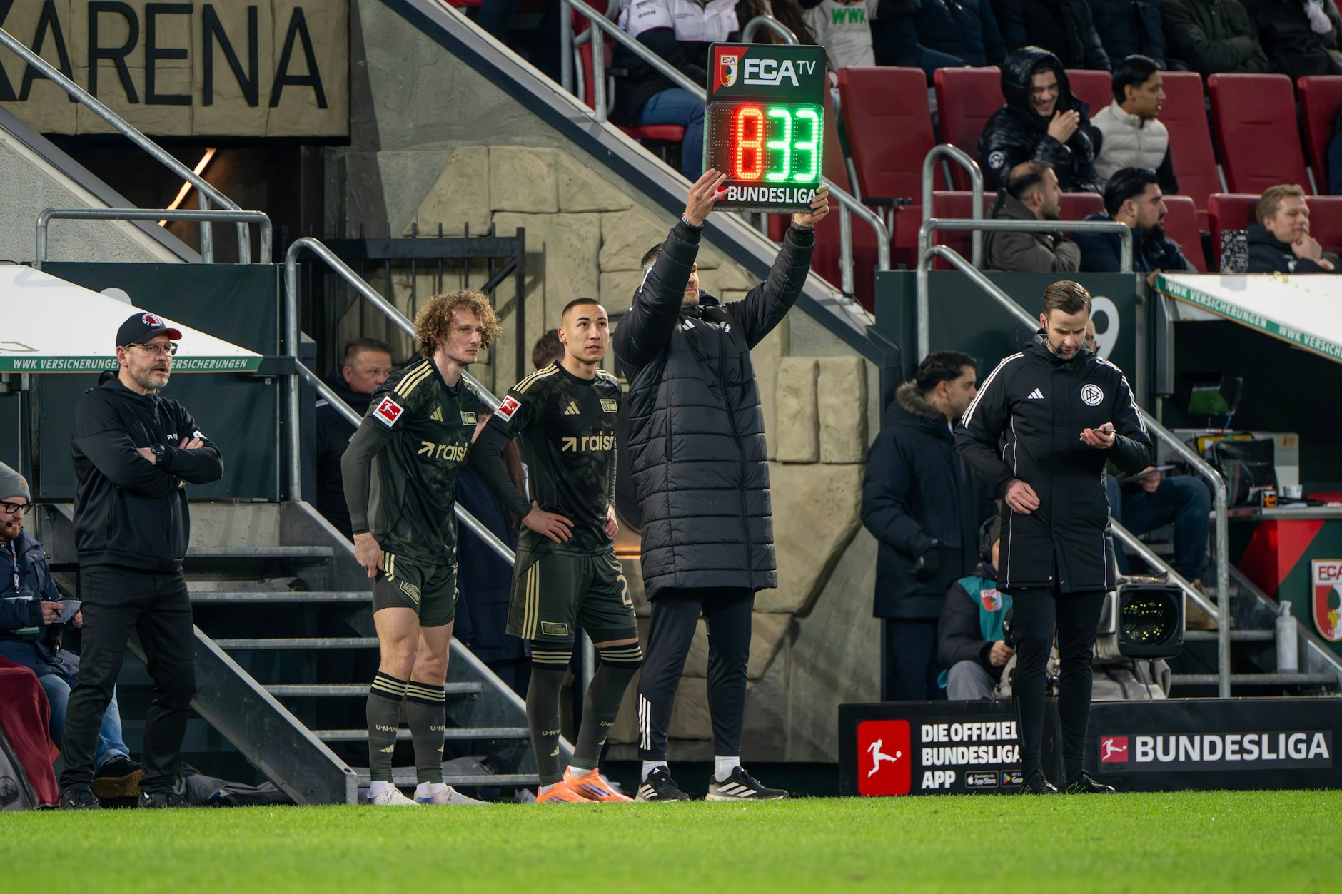 Union-Trainer Steffen Baumgart (l.) brachte Alex Kral und Marin Ljubicic zuletzt als Joker in Augsburg, wo das Duo das späte 1:1 erzwang.