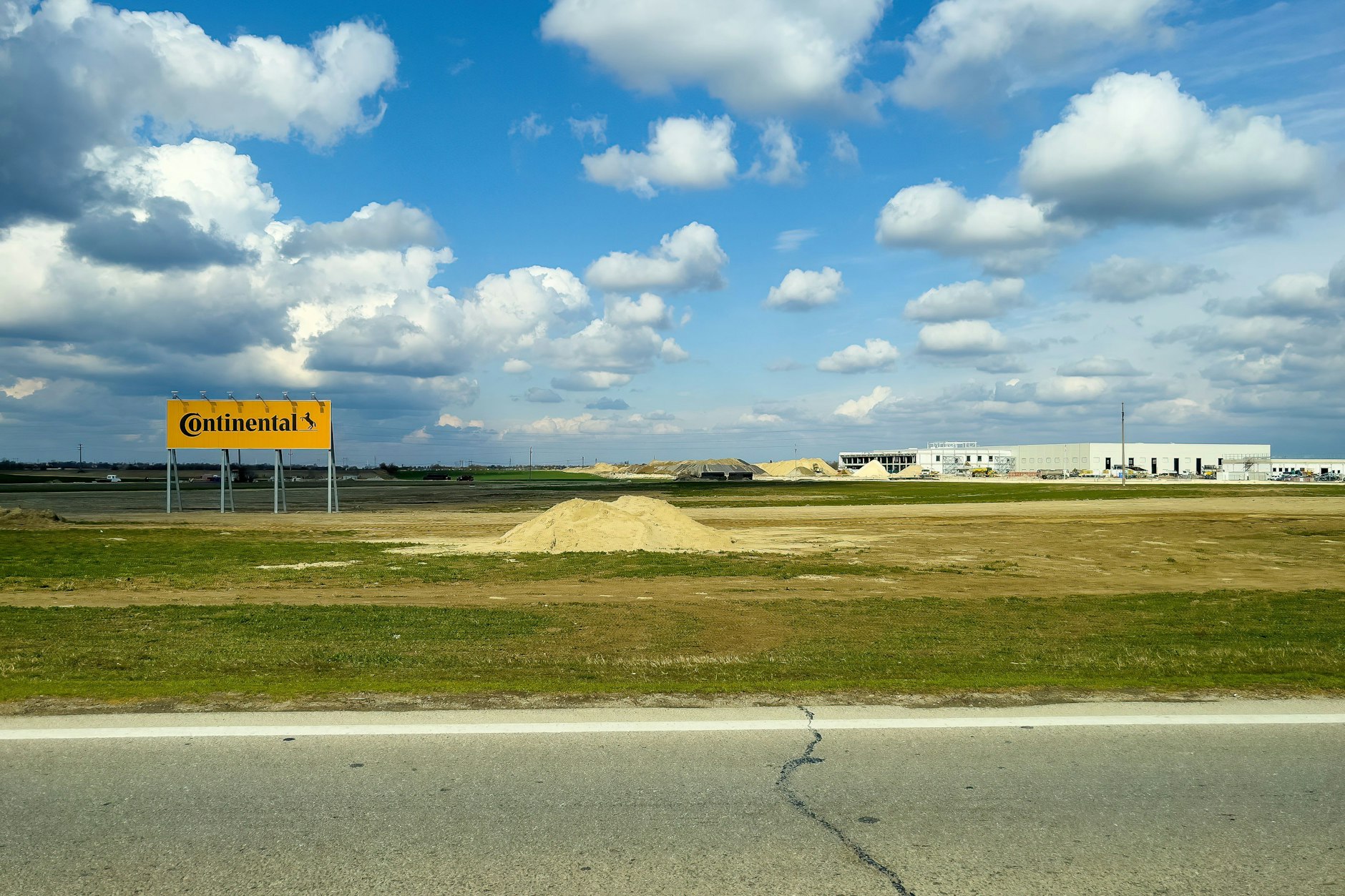 Baustelle des Continental-Werks in Novi Sad 2022: Der deutsche Zulieferer eröffnete hier 2023 eine Elektronikfabrik für 150 Millionen Euro – mit 1500 neuen Arbeitsplätzen.