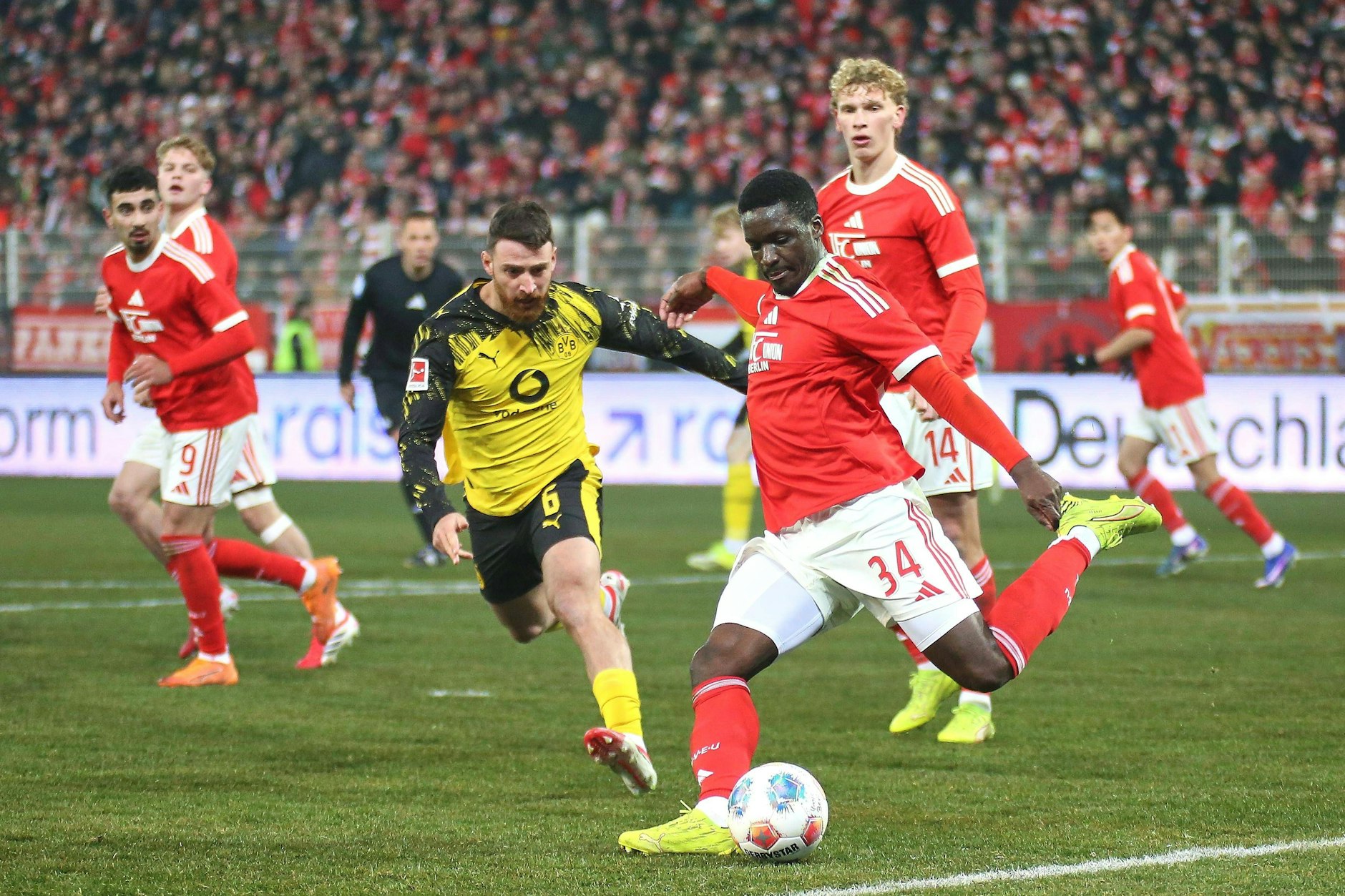 Im Stadion An der Alten Försterei bisher ein seltenes Gesicht: Stanley Nsoki (beim Schuss).