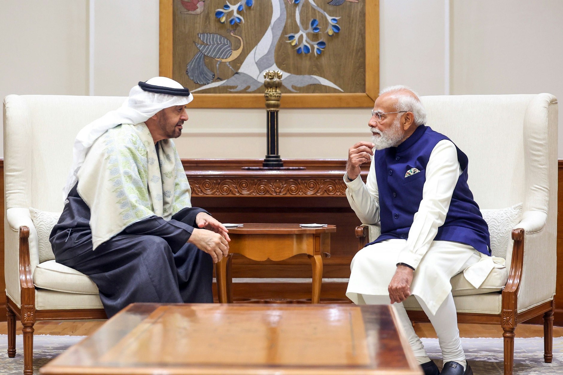 Premierminister Modi empfängt den Präsidenten der Vereinigten Arabischen Emirate, Scheich Mohamed bin Zayed. Der Besuch markiert eine neue strategische Achse zwischen Indien und dem Golf.