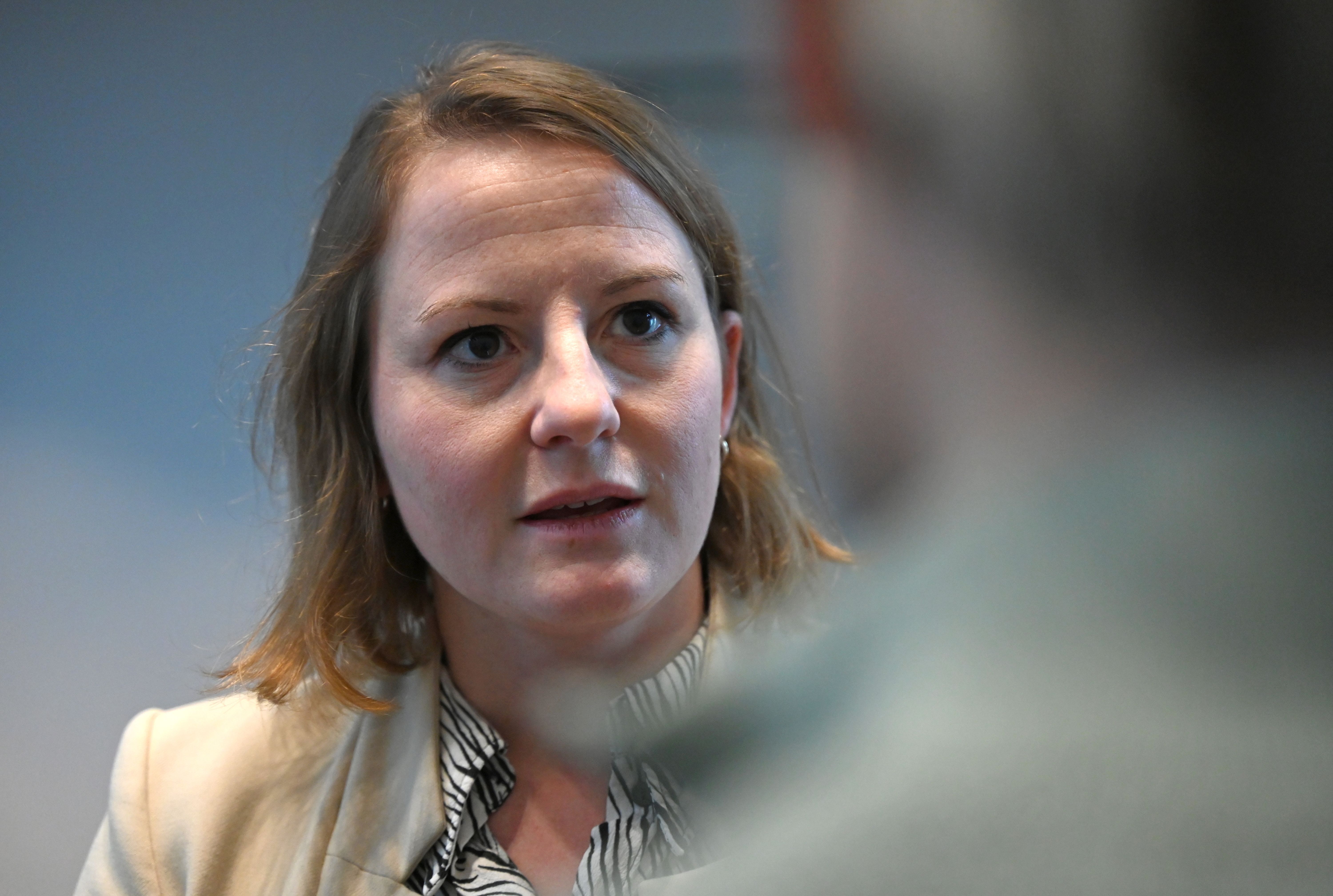 Image - Annika Klose und ihre „FCK NZS“-Ohrringe: Schmuck statt Politik?