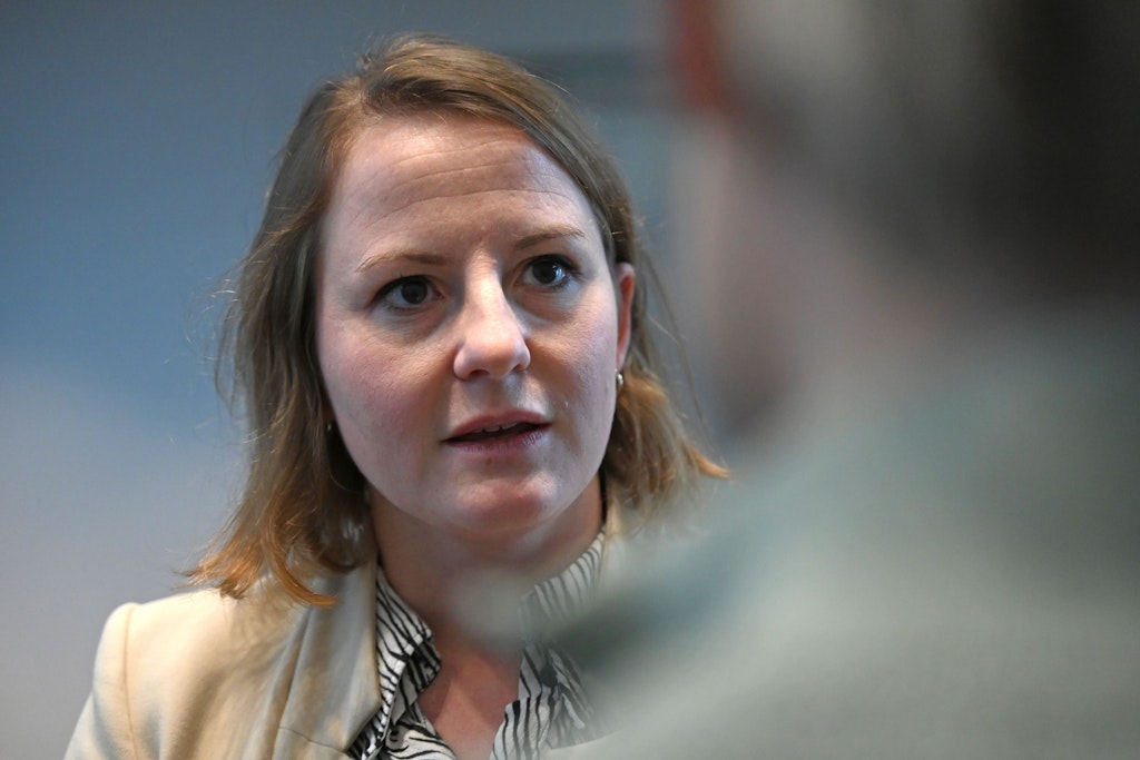 Annika Klose und ihre „FCK NZS“-Ohrringe: Schmuck statt Politik?