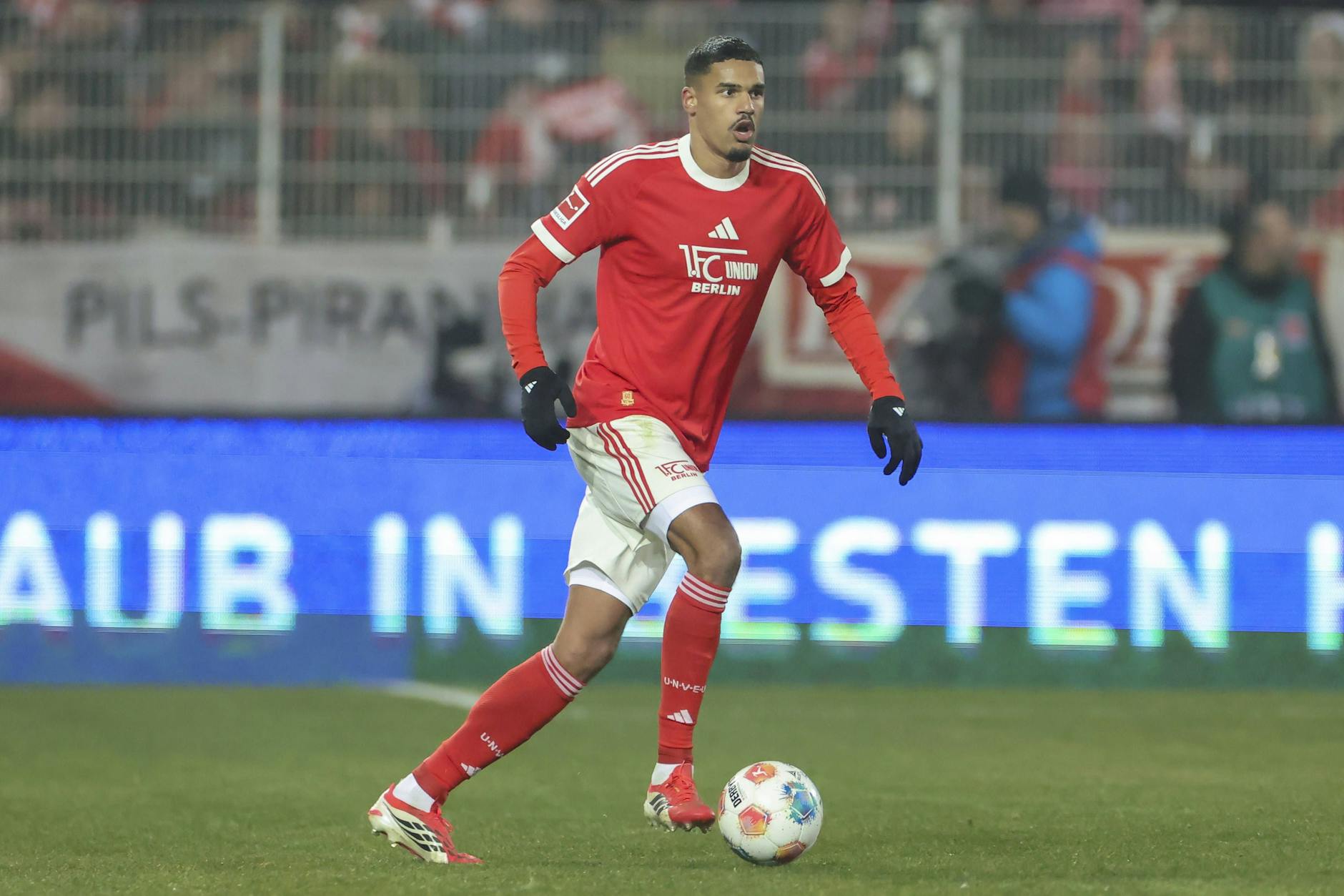 Topverteidiger Danilho Doekhi will den 1. FC Union Berlin verlassen, womöglich in Richtung Aston Villa – allerdings erst im Sommer.