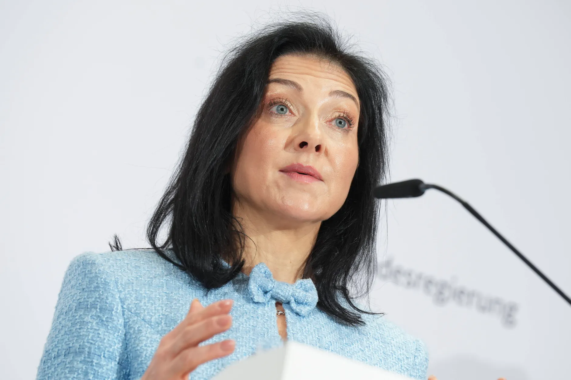 Im Jahreswirtschaftsbericht der Bundesregierung ghet diese nur von einem Wirtschaftswachstum von einem Prozent aus.