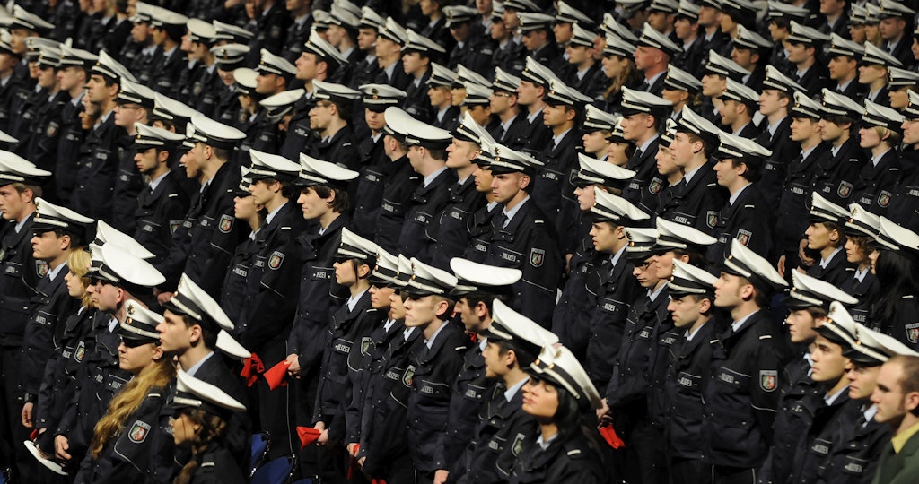 Polizeisch-ler-trotz-staatsfeindlicher-u-erungen-weiter-im-Dienst