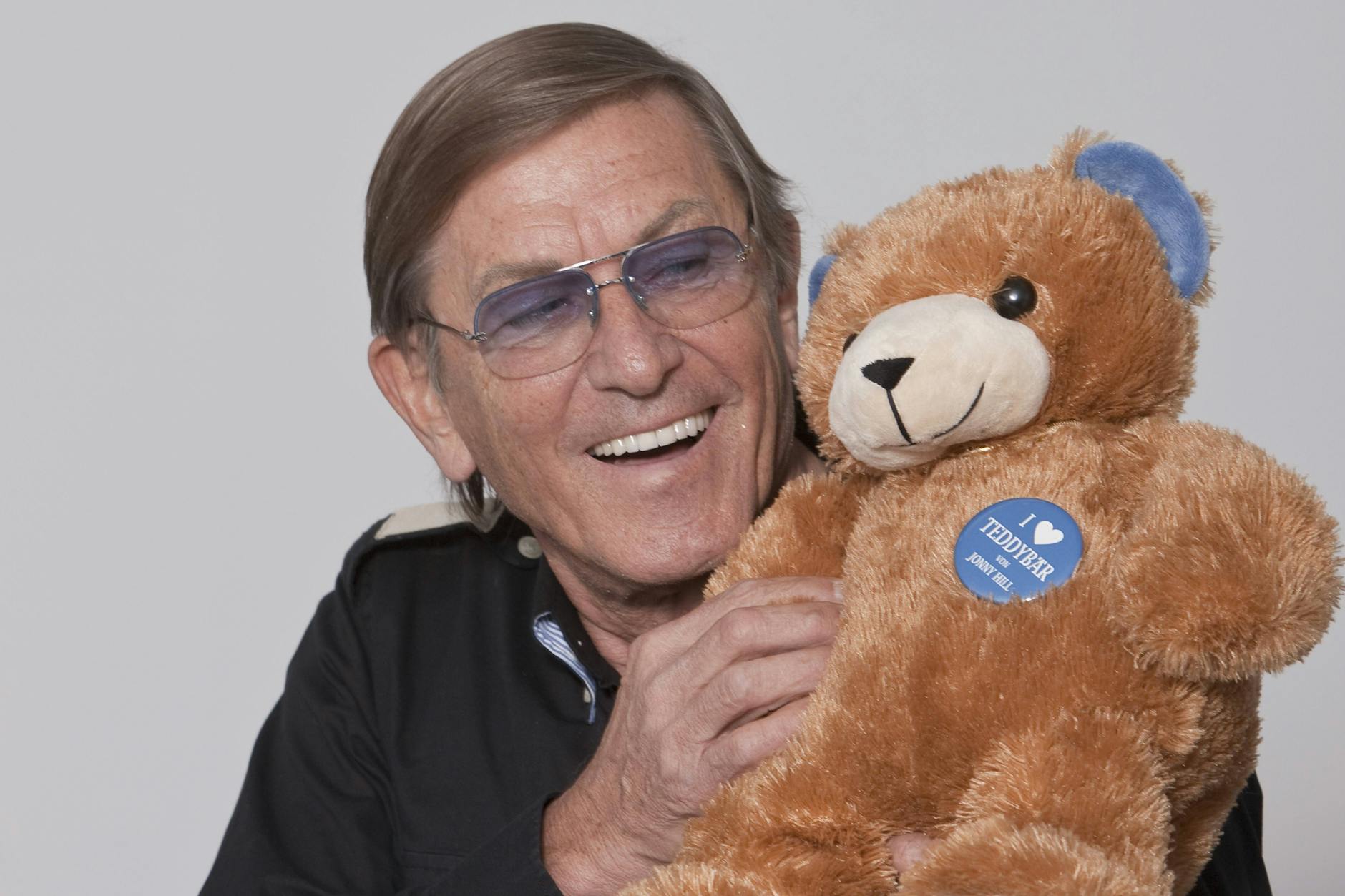 „Ruf Teddybär 1-4" ist der Mega-Hit von Jonny Hill. Ein besinnliches Lied, bei dem Stasi-Leute tanzen wollten.