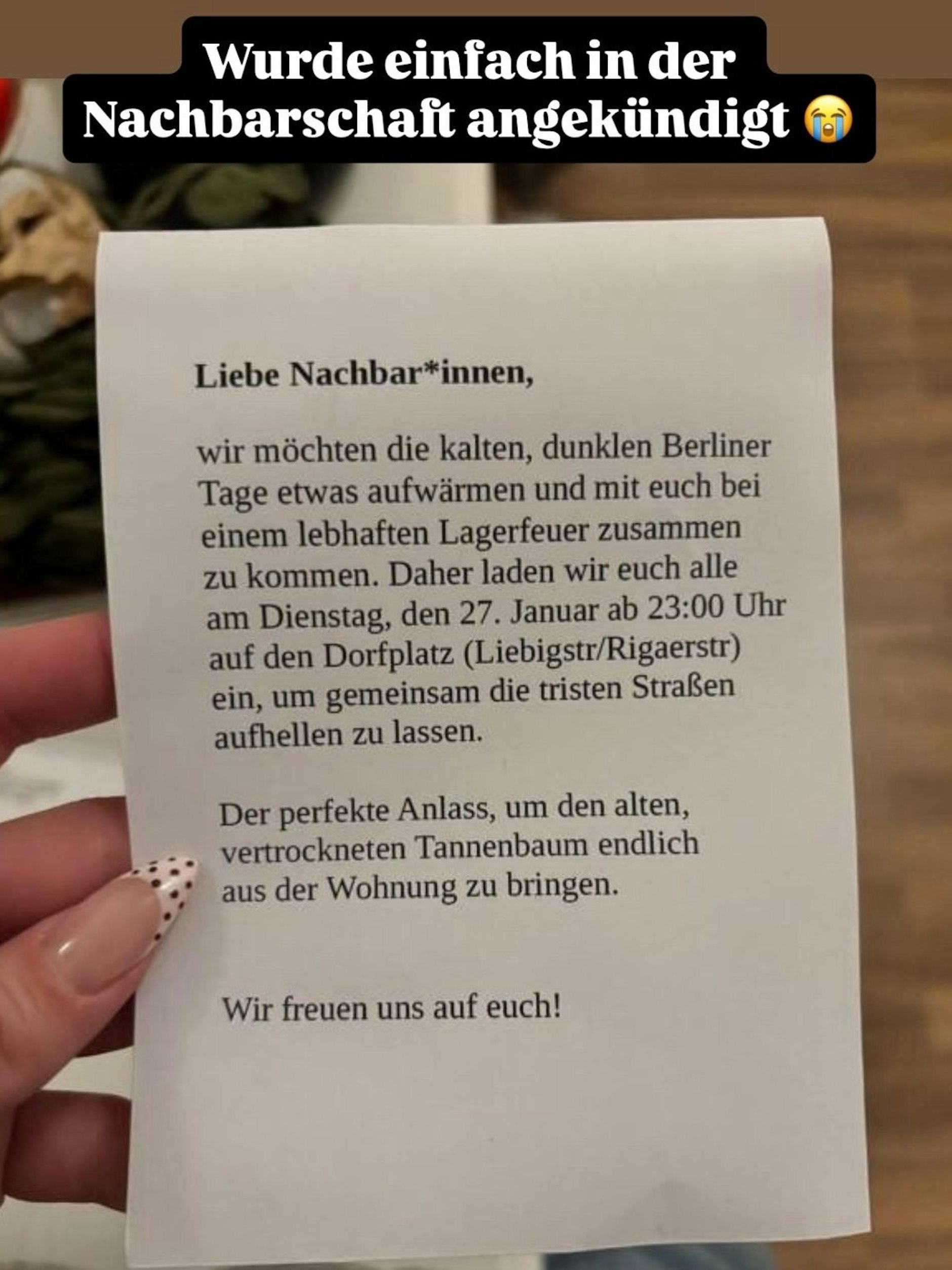 Laut Nachbarn wurde die Aktion in der Rigaer Straße mit solchen Zetteln angekündigt.