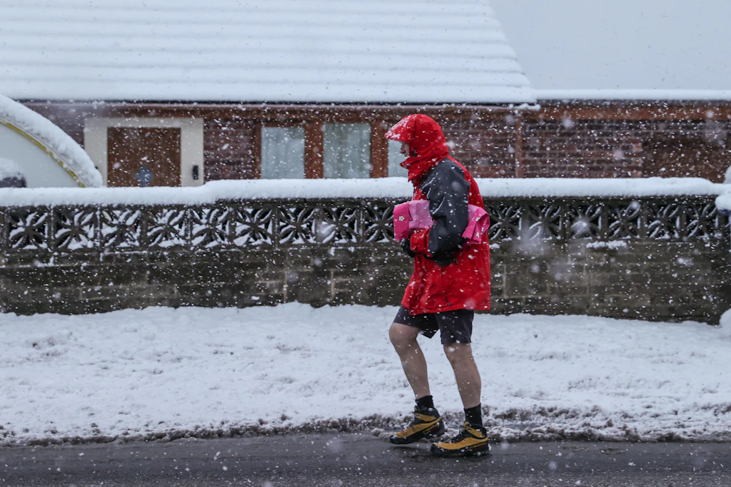 „Ich bin so einer“: Warum manche Männer selbst im Winter Flip-Flops und Shorts tragen