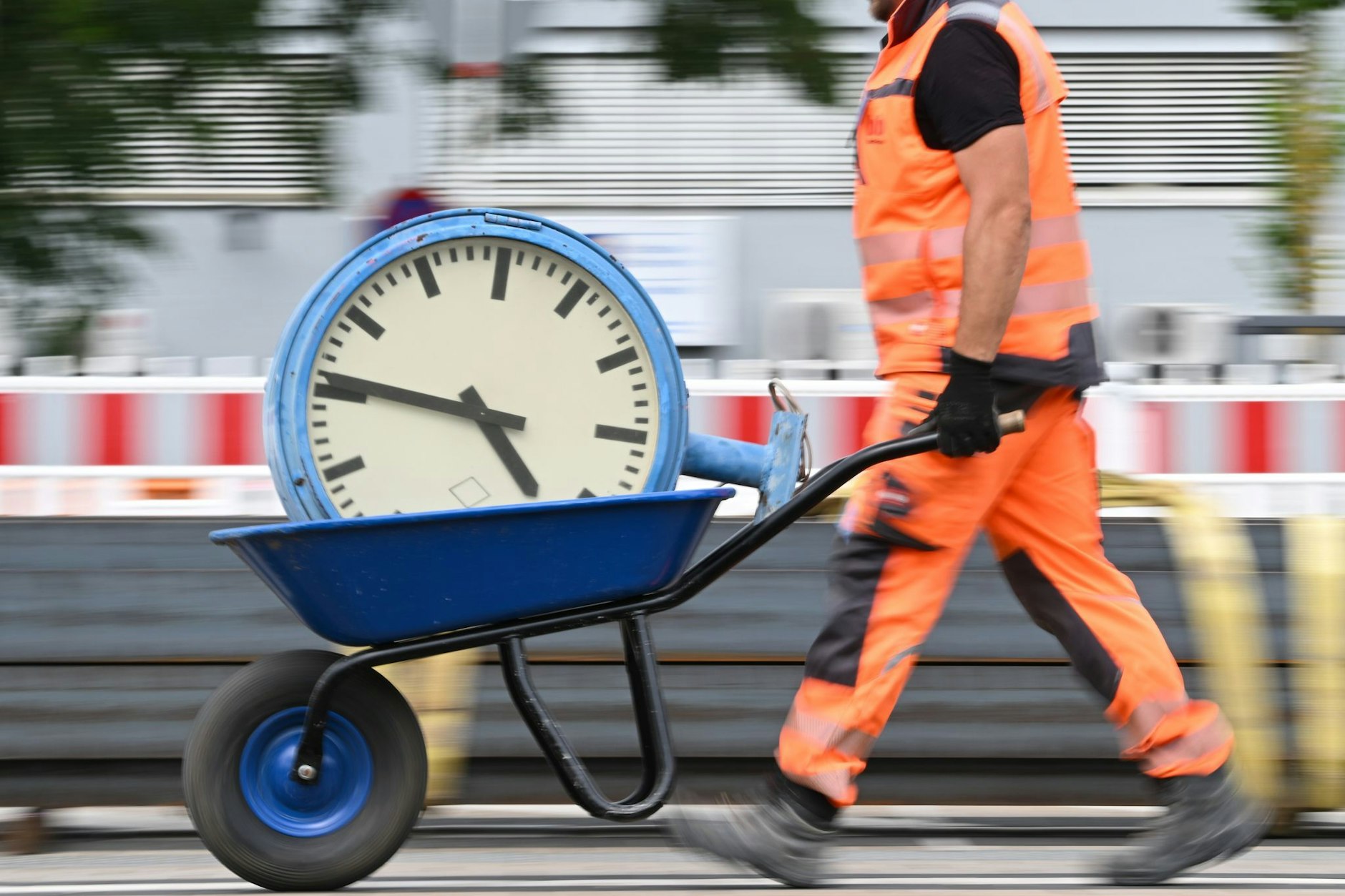 Tschüs, Acht-Stunden-Tag? In Zukunft soll länger arbeiten erlaubt sein.