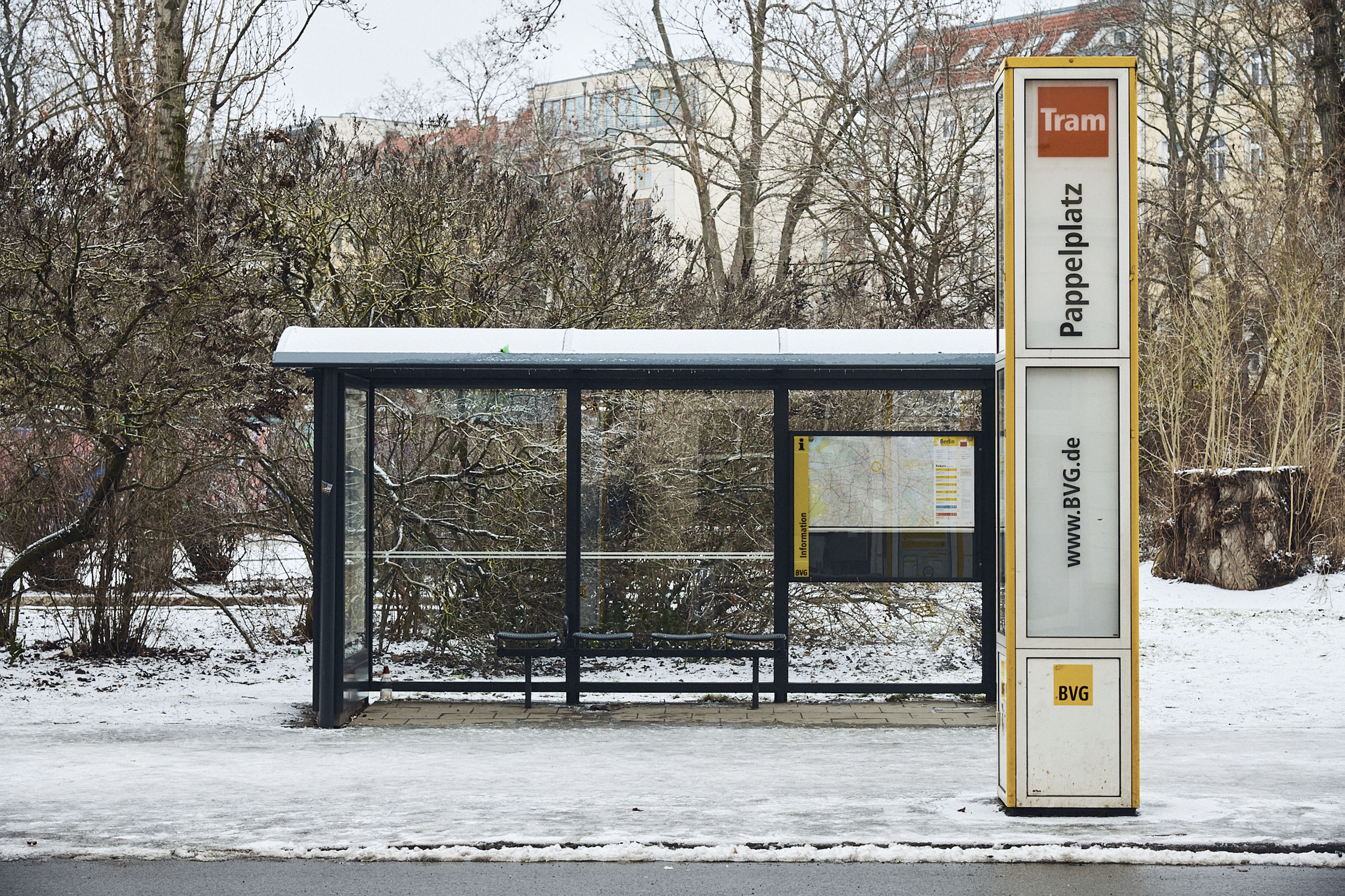 Berliner Straßenbahn weiter wegen Wintereinbruch unterbrochen: Informationen für Fahrgäste
