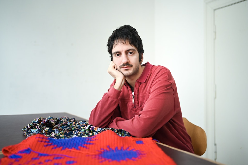 Berliner Modedesigner Sezgin Kivrim: Wie passt ‚Free Kurdistan‘ zum Mesh-Kleid?