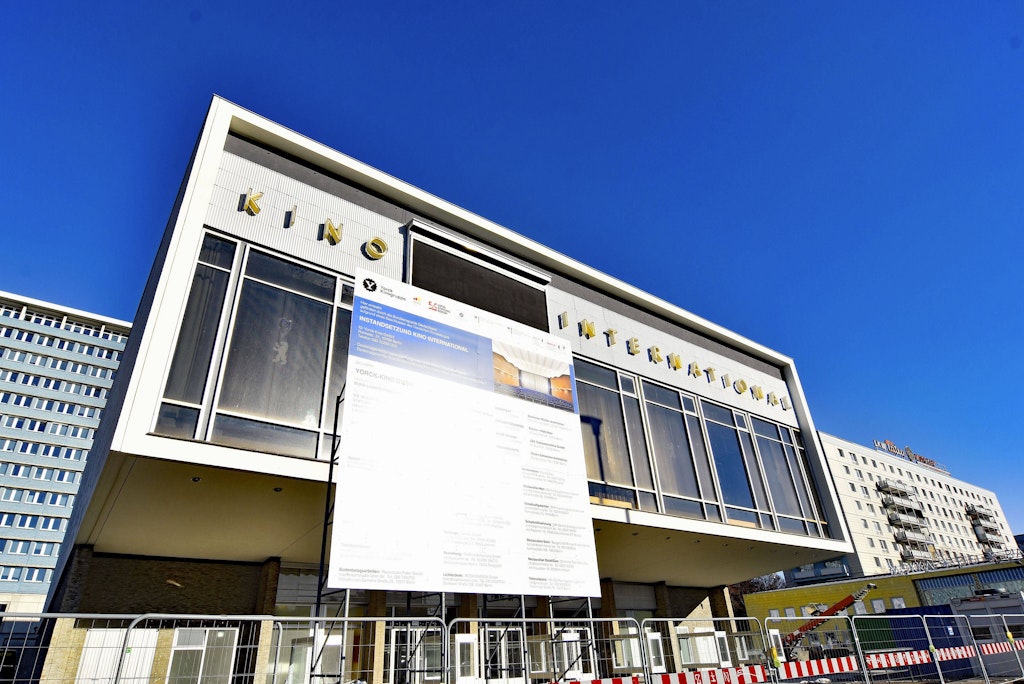 Kino-International-ffnet-fr-her-so-kommen-Sie-zuerst-rein