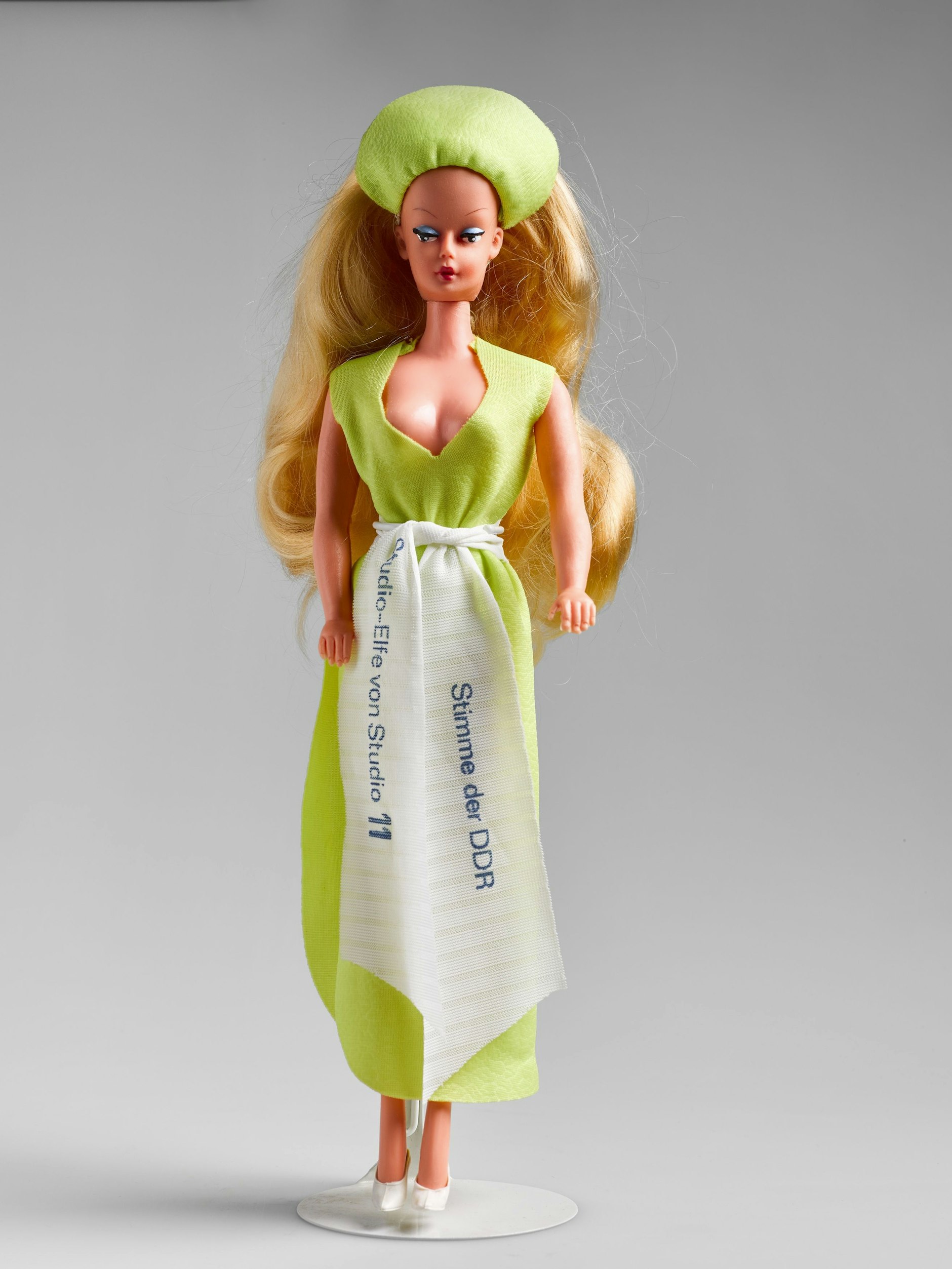 Steffi, die DDR-Modepuppe als Werbefigur für die Stimme der DDR und das Studio 11.