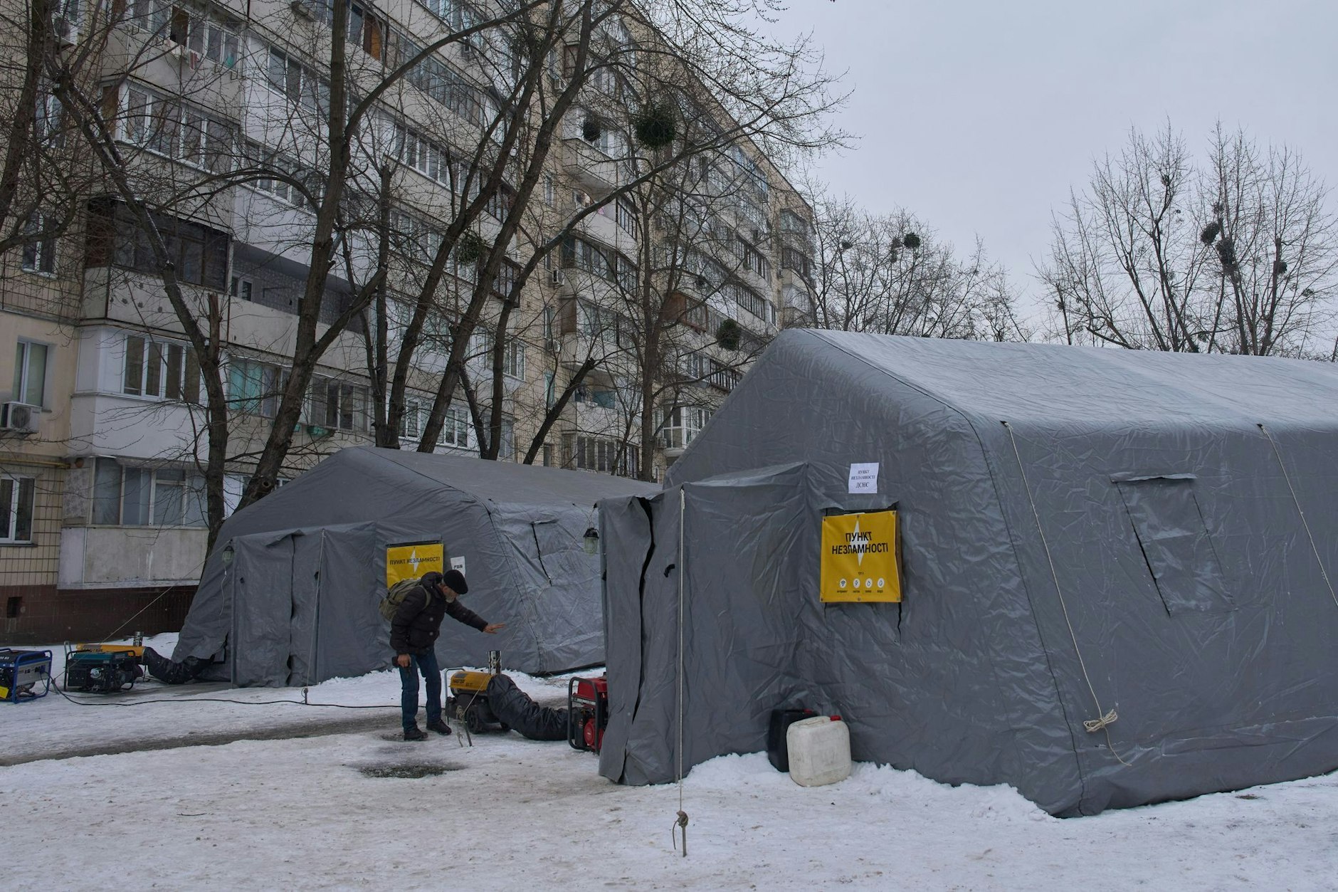 In Kiew werden Zelte eingesetzt, in denen sich die Menschen aufwärmen können.