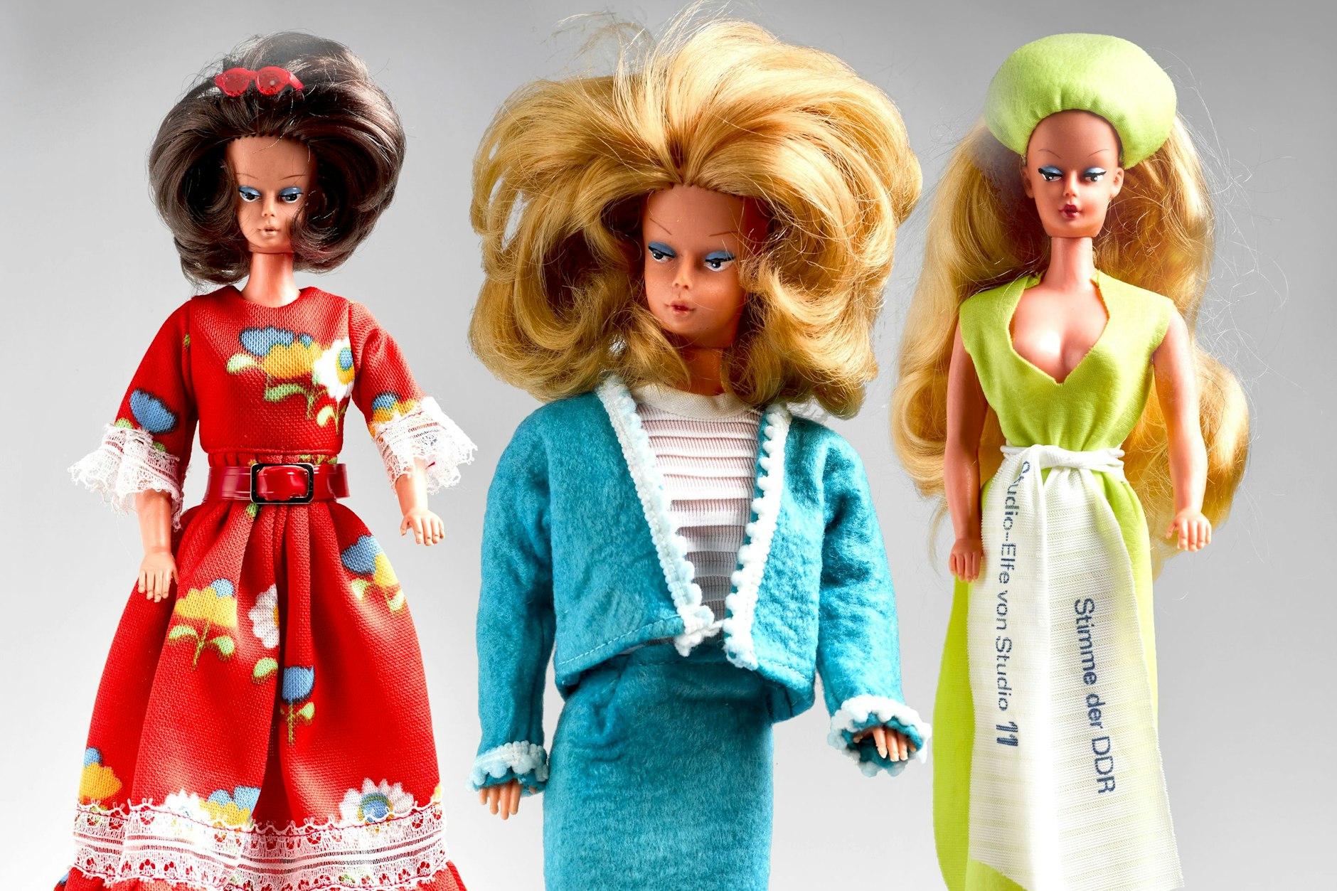 Barbie des Ostens: Die Modepuppe Steffi mit Wallemähne und blauem Lidschatten.