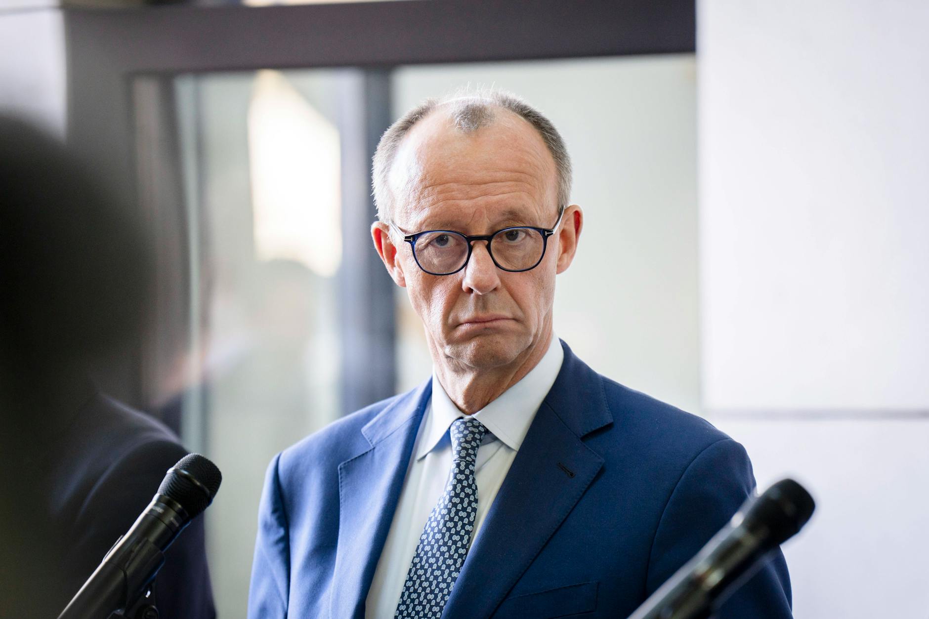 Bundeskanzler Friedrich Merz (CDU) bestätigte Gespräche über eine europäische Atomwaffe mit deutscher Beteiligung.