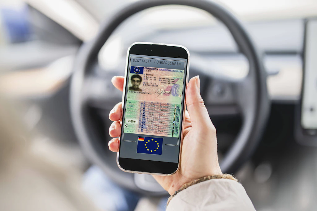 Der digitale Führerschein ist eine digitale Kopie des Kartenführerscheins. 