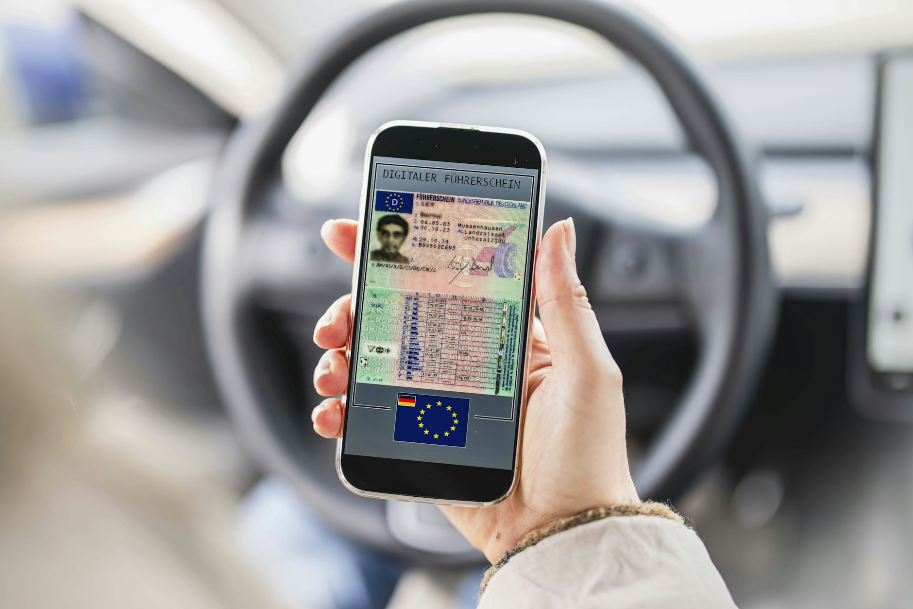 Der digitale Führerschein ist eine digitale Kopie des Kartenführerscheins.