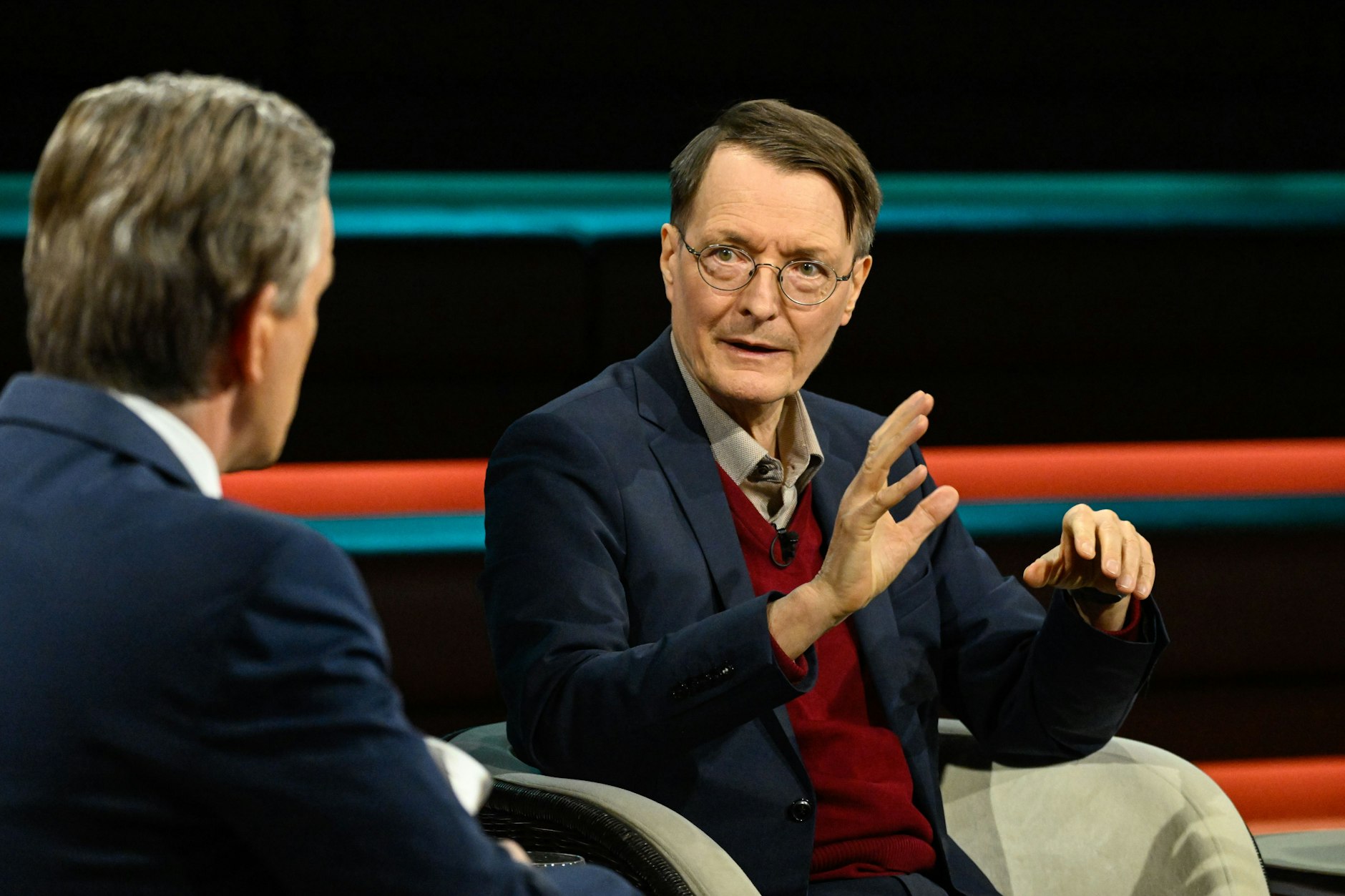 Karl Lauterbach (r.) wagte bei Markus Lanz düstere Prognosen.