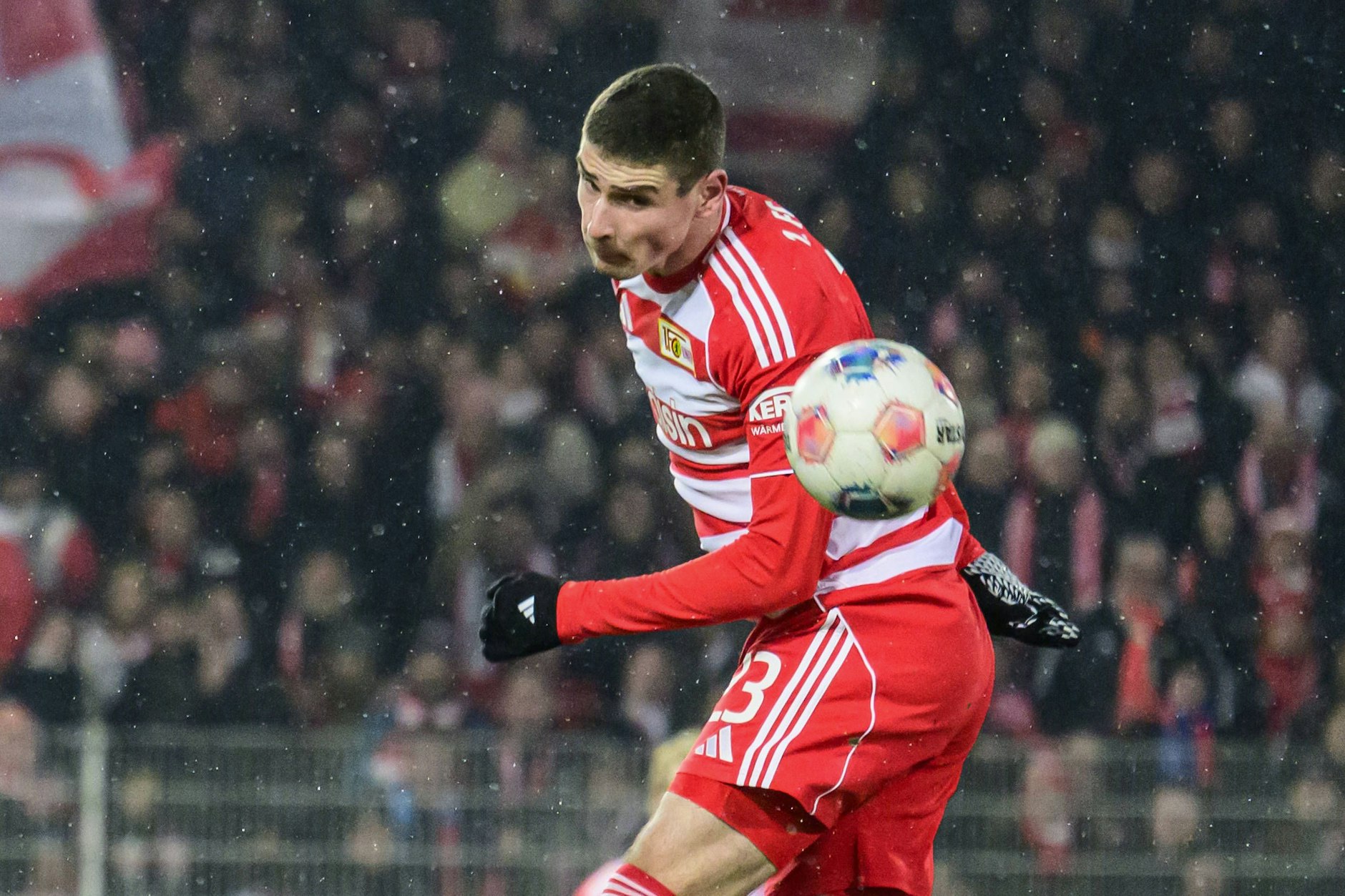 Unions Mittelstürmer Andrej Ilic spielt mit Köpfchen, doch getroffen hat er in dieser Saison noch nicht. 