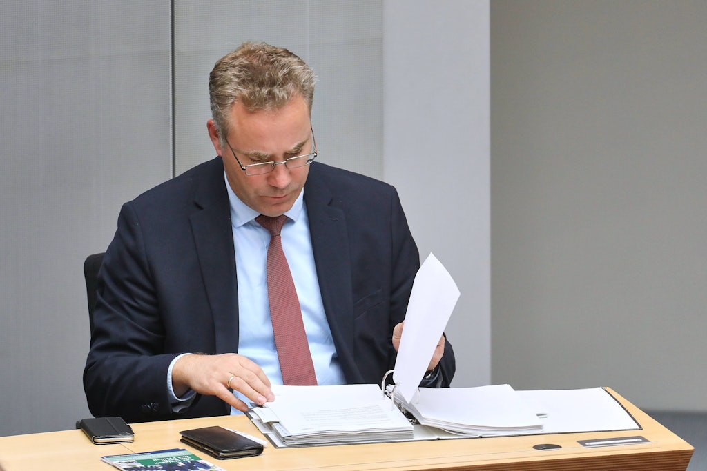 Milliardenkredit für die Ukraine: CDU-Staatssekretär verstrickt sich in Widersprüche