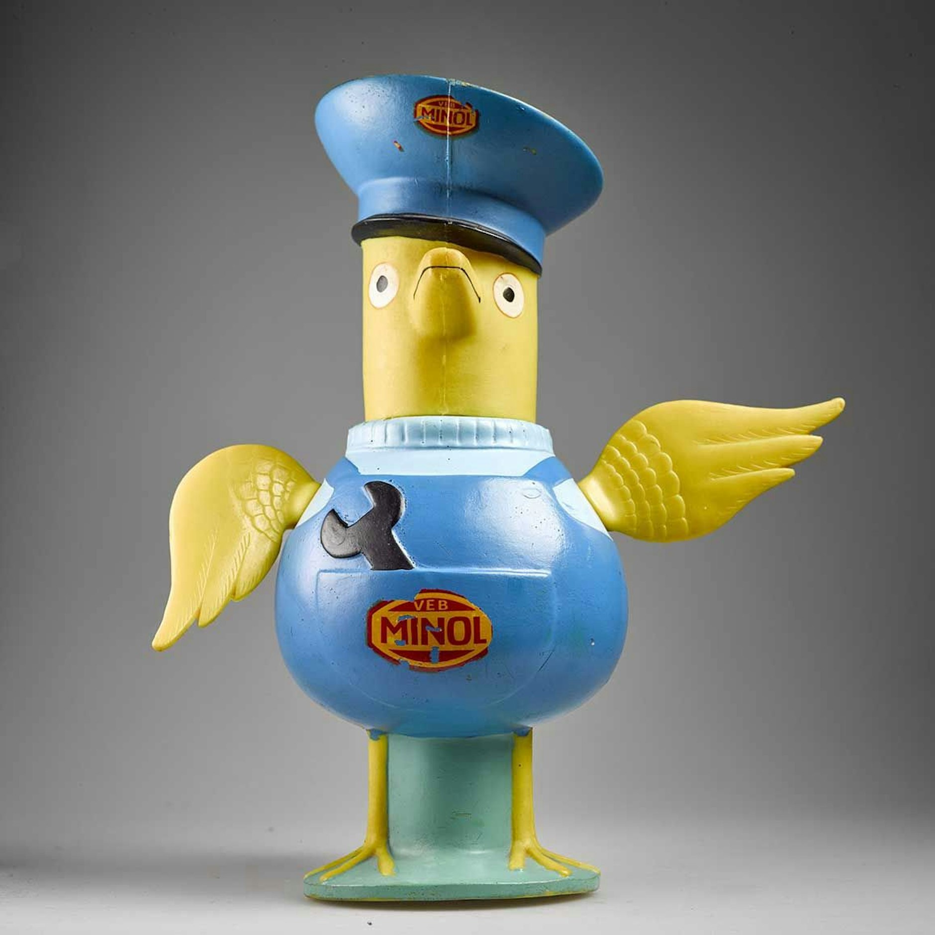 Die berühmteste Ölkanne der DDR: Der Minol-Pirol war das Maskottchen des VEB Kombinats Minol und zählte zu den beliebtesten Werbefiguren des DDR-Fernsehens.