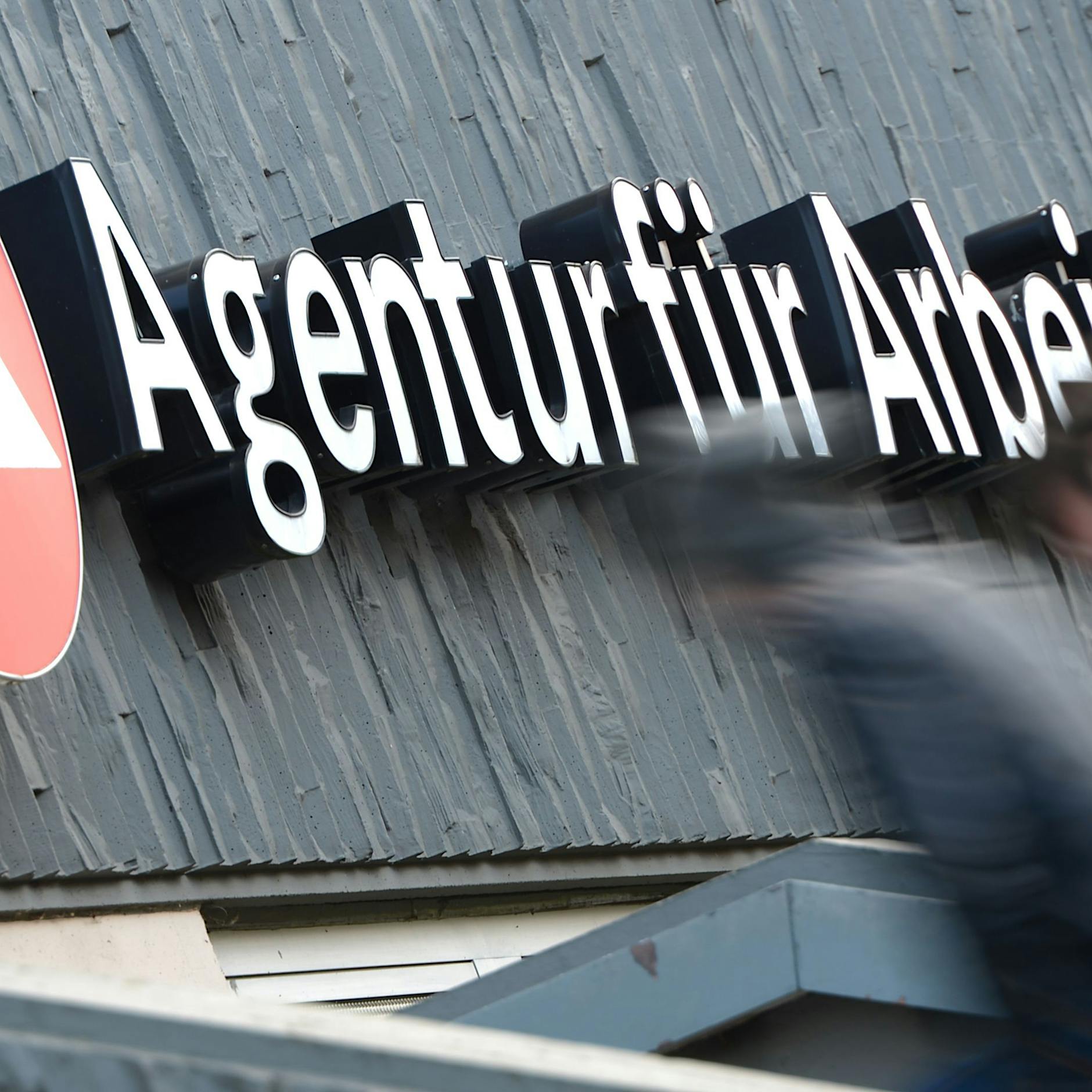 Zahl der Arbeitslosen auf höchstem Stand der letzten zwölf Jahre