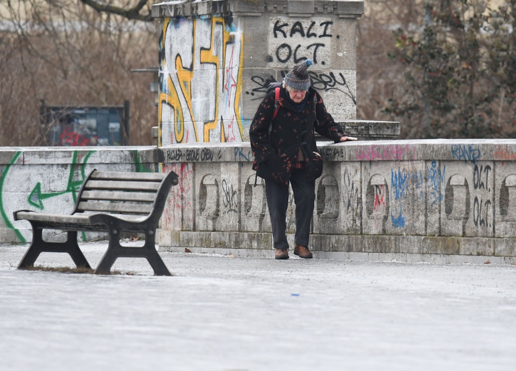 Die-Wut-der-Berliner-ber-spiegelglatte-Gehwege-ohne-Streusalz