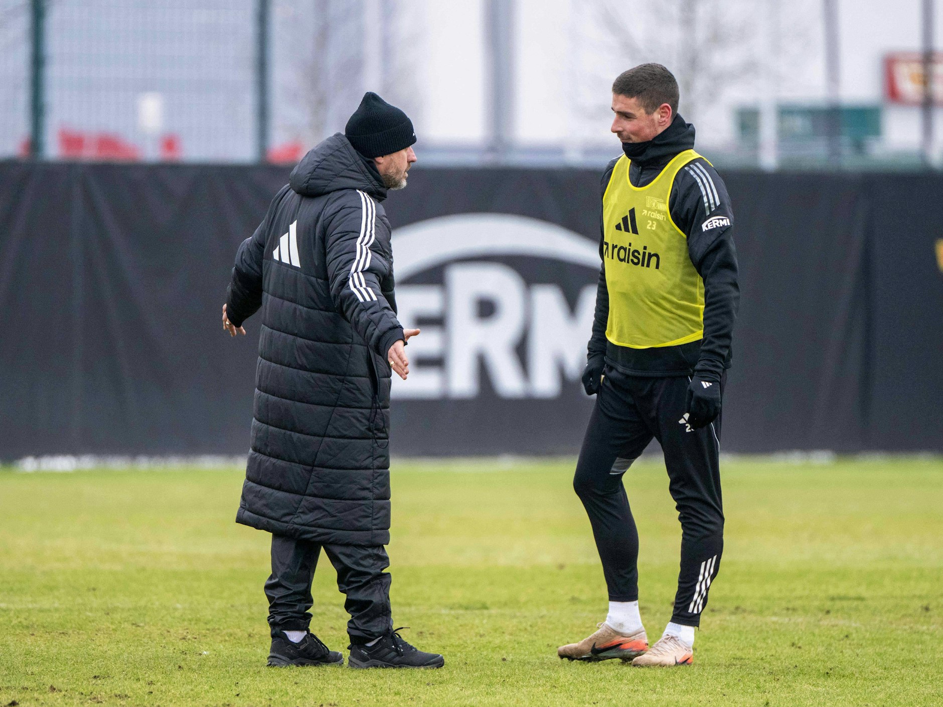 Union-Trainer Steffen Baumgart macht seinen Stürmer Andrej Ilic heiß. 