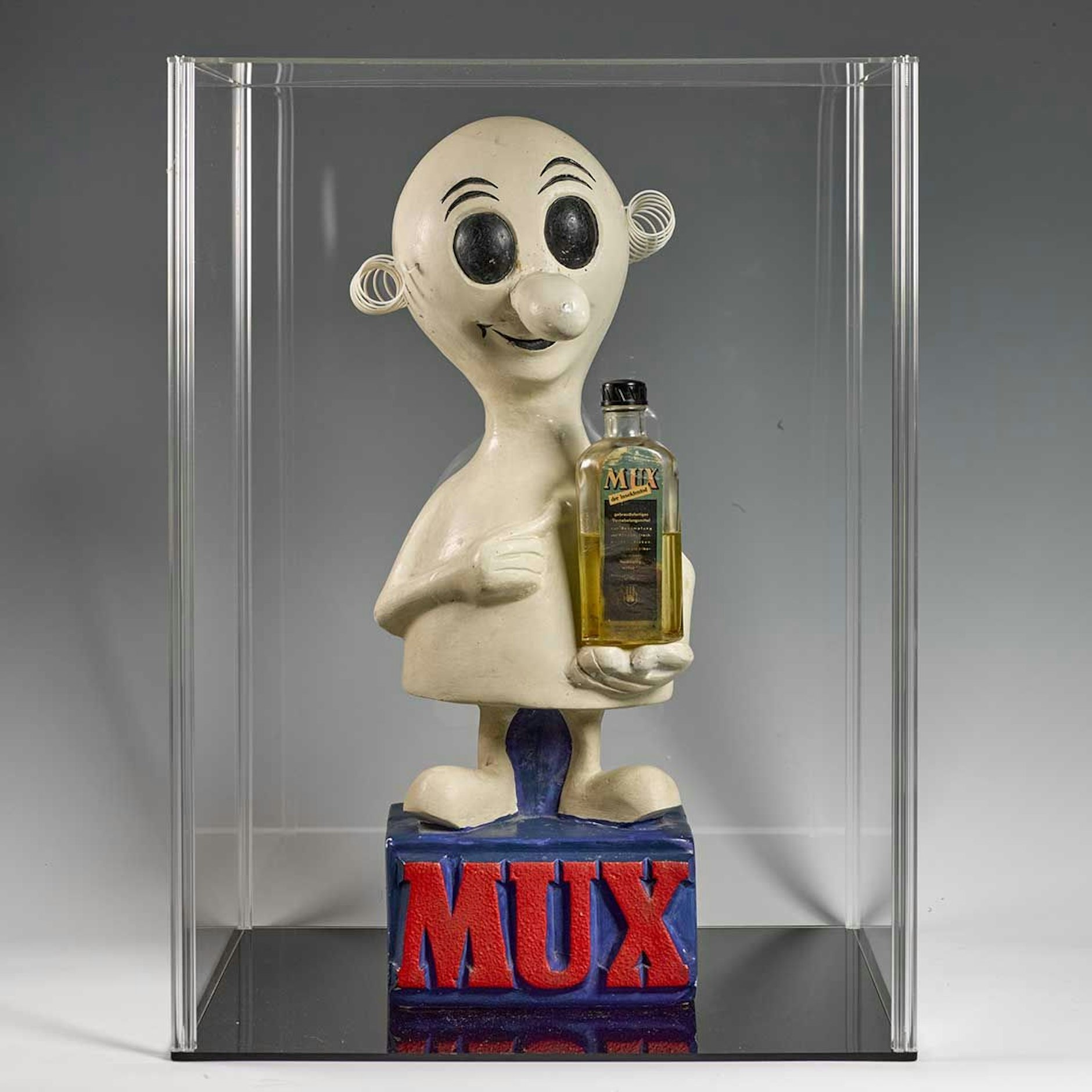 Mux warb für ein gleichnamiges Produkt des VEB Farbenfabrik Wolfen.