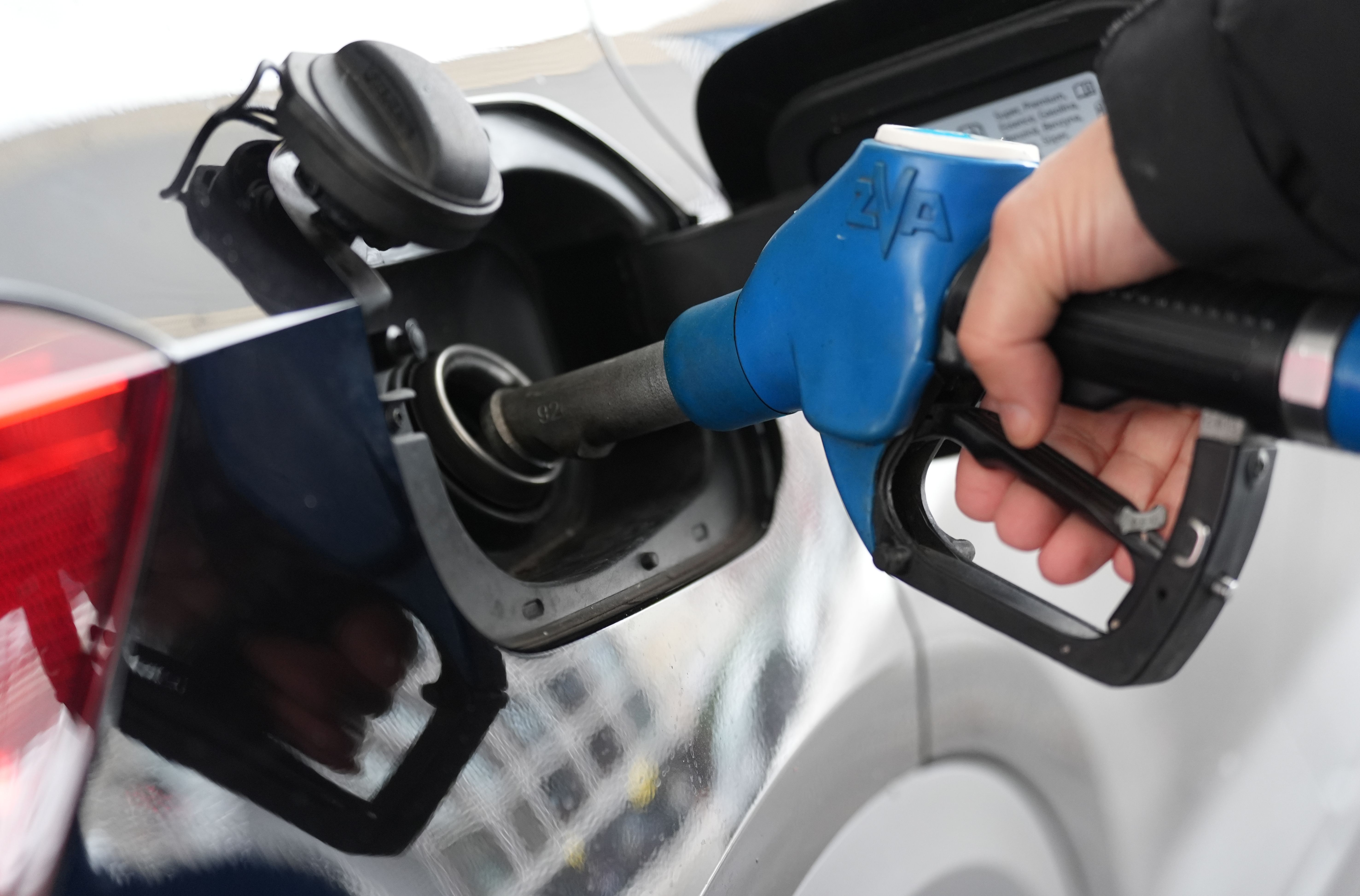 Inflation steigt leicht: Zunahme der Kraftstoffpreise treiben Teuerung an