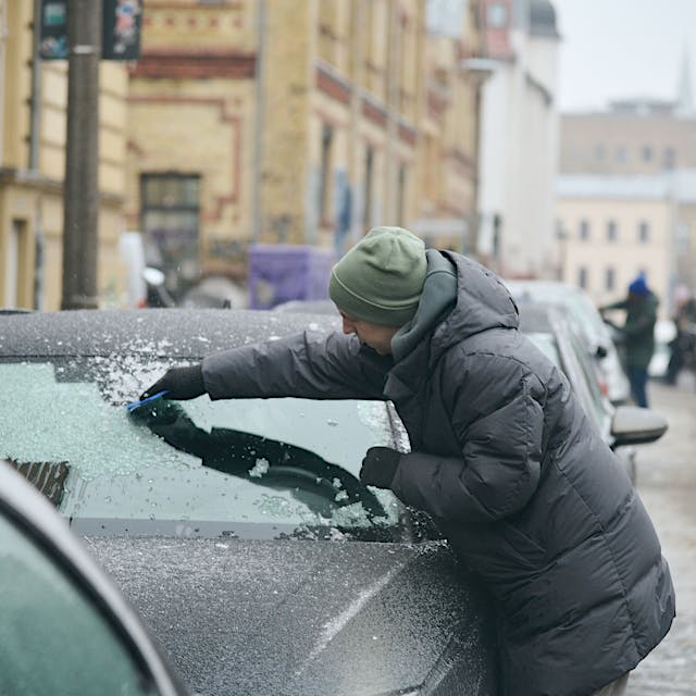 Glatteis-Alarm im Osten mit Regen, dann Schnee und Sturm obendrauf