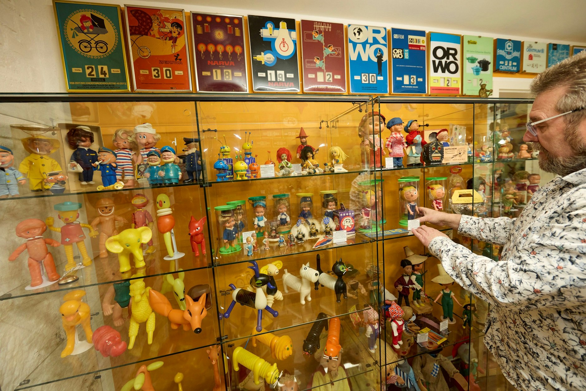 Torsten Meisel zeigt seine Sammlung Interessierten gern und hat zu jedem Stück eine Geschichte zu erzählen.