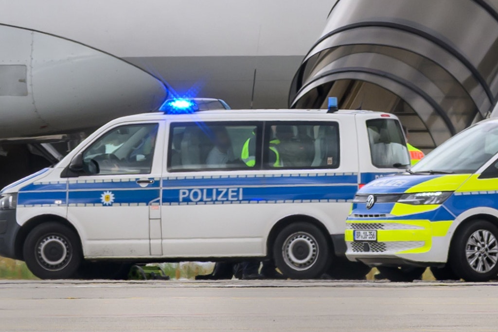 Migrationspolitik: Berlin schiebt so viele Menschen ab wie seit 2017 nicht mehr