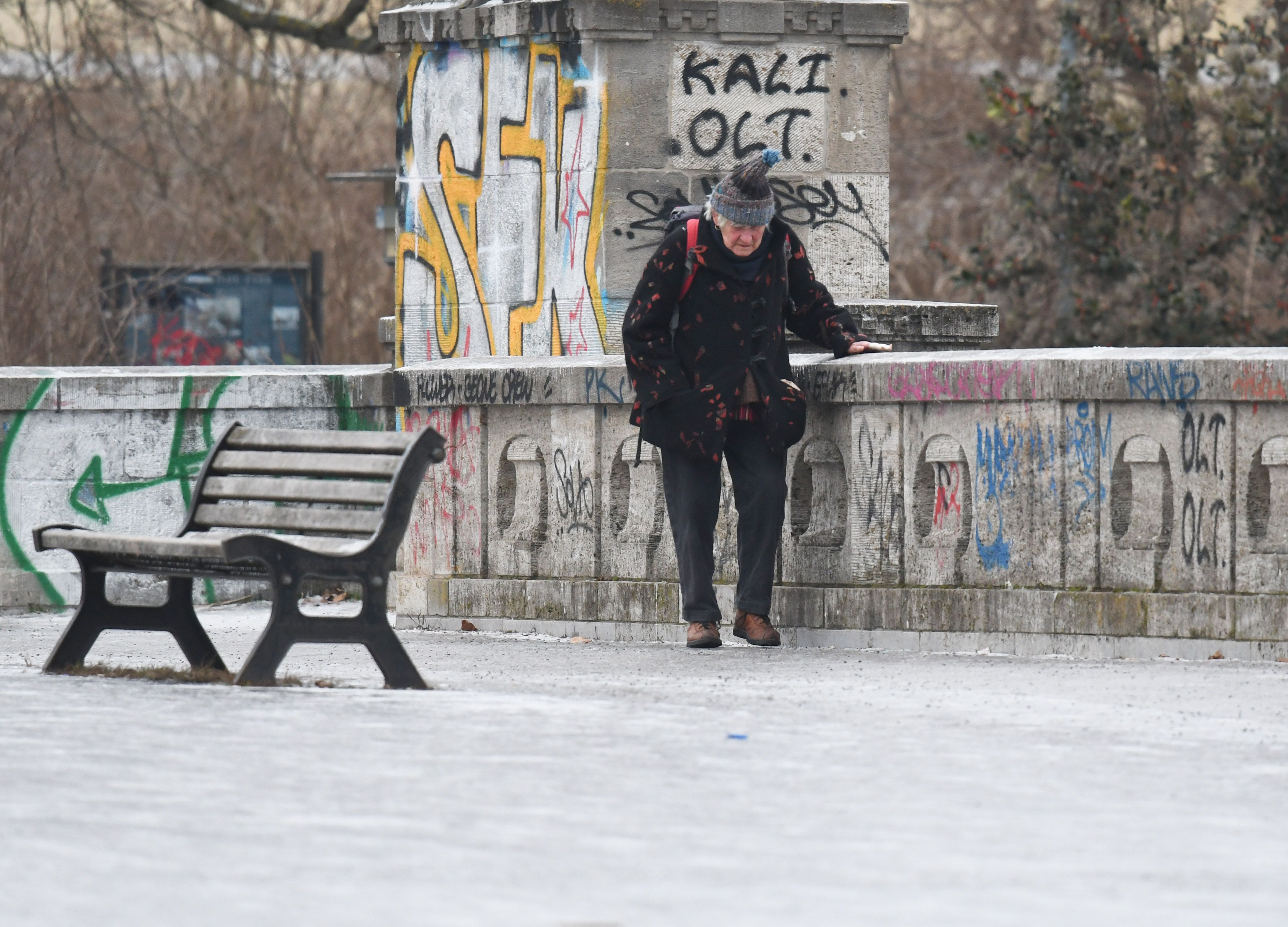 BVG kämpft gegen Eis, Politik mit dem Streusalz: Berlin droht die nächste Frostkrise
