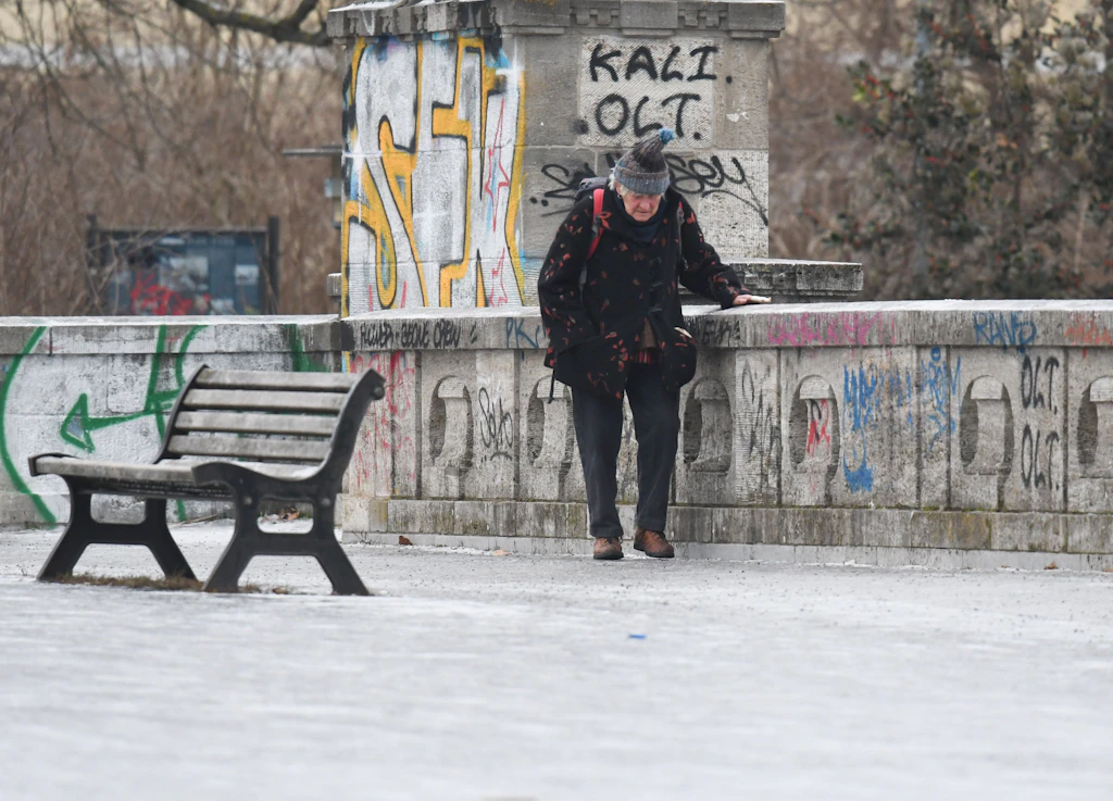 BVG kämpft gegen Eis, Politik mit dem Streusalz: Berlin droht die nächste Frostkrise