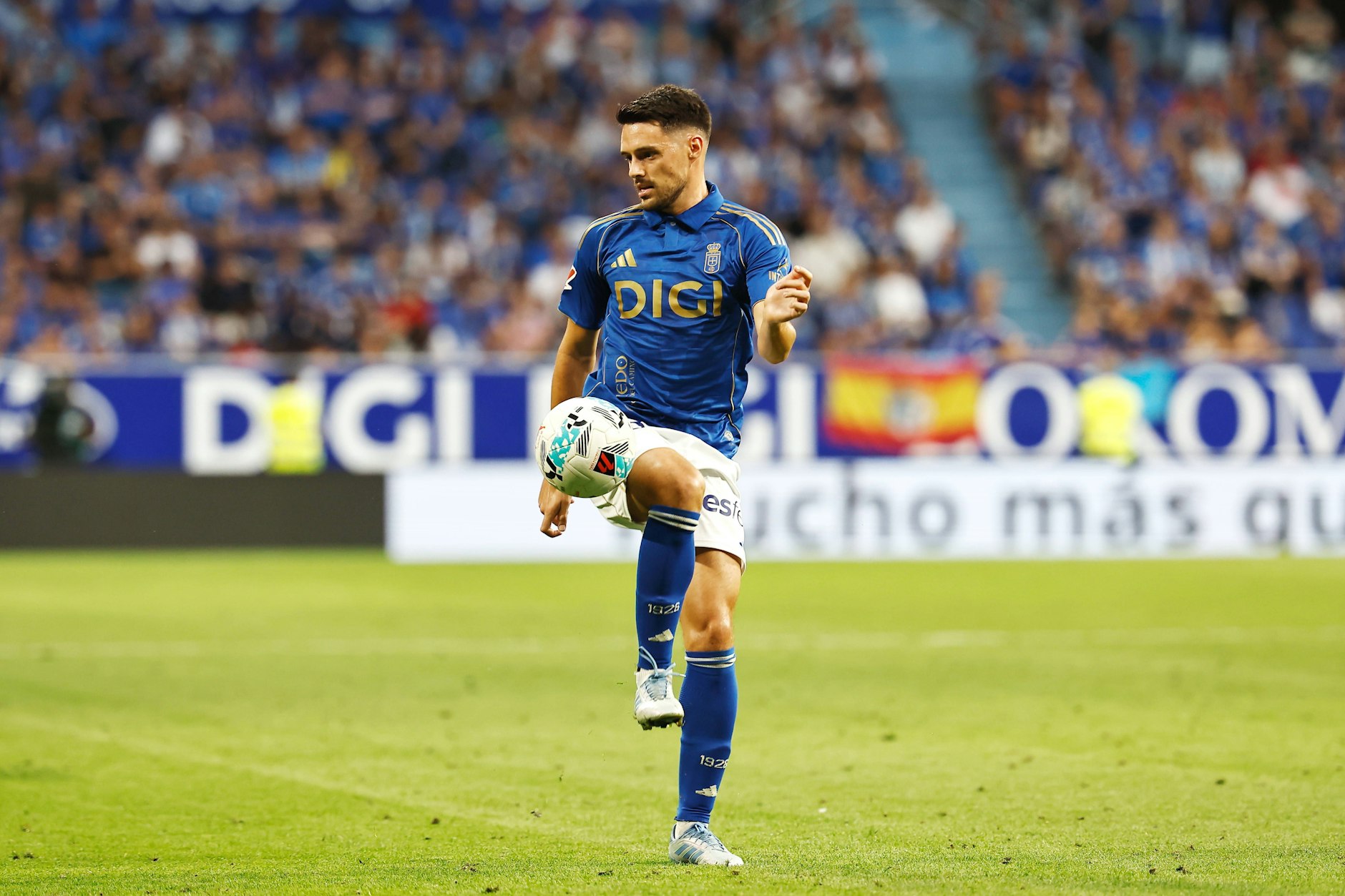 Josip Brekalo im Trikot von Real Oviedo, Trägt der Kroate ab Montag das Jersey von Hertha BSC?