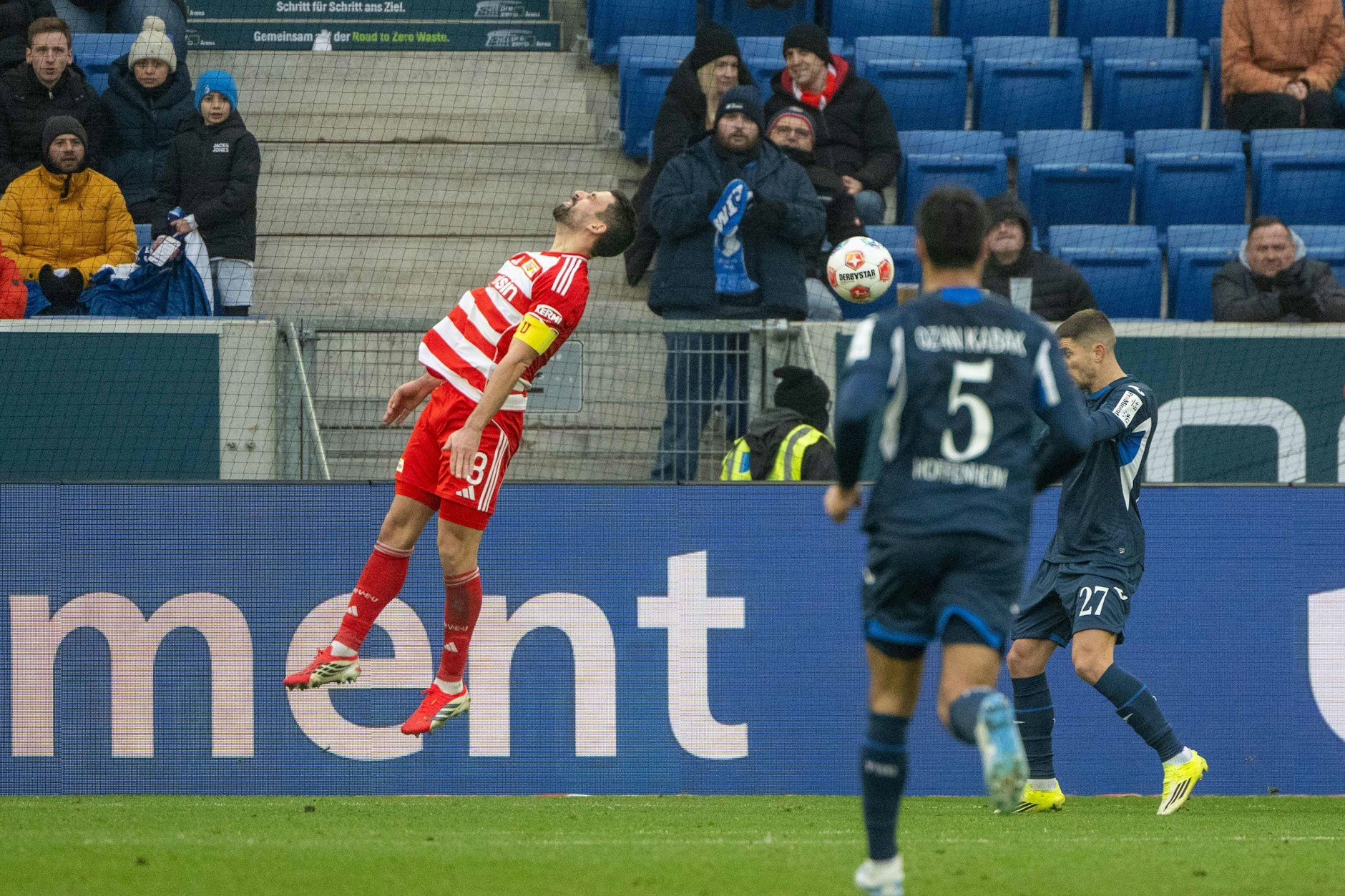 Andrej Kramarić trifft zum 2:0 nachdem Rani Khedira (l.) nicht mehr an den Ball kam.