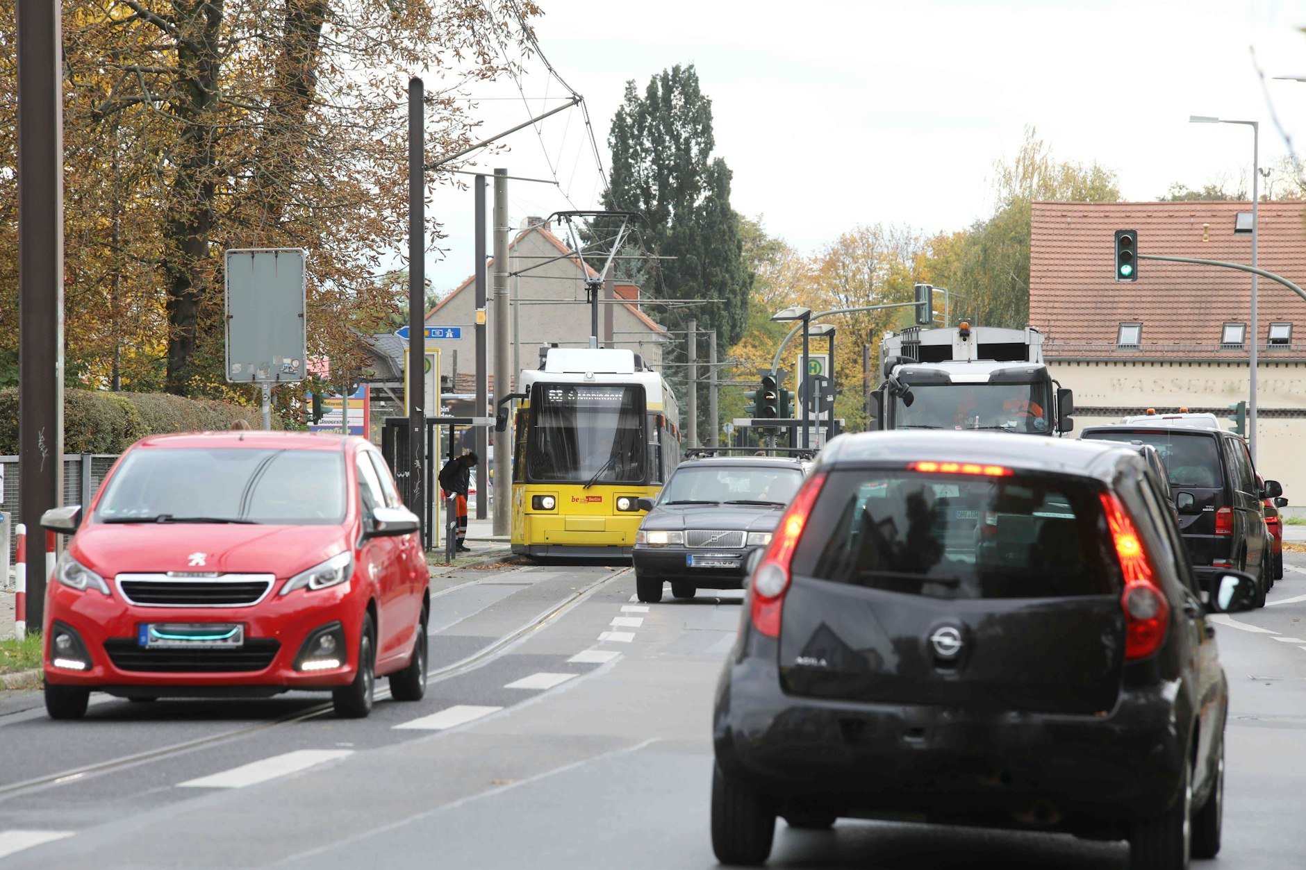 Am Hultschiner Damm in Berlin-Mahlsdorf kam es in der Nacht zu einem Familienstreit, bei dem eine Person getötet wurde.