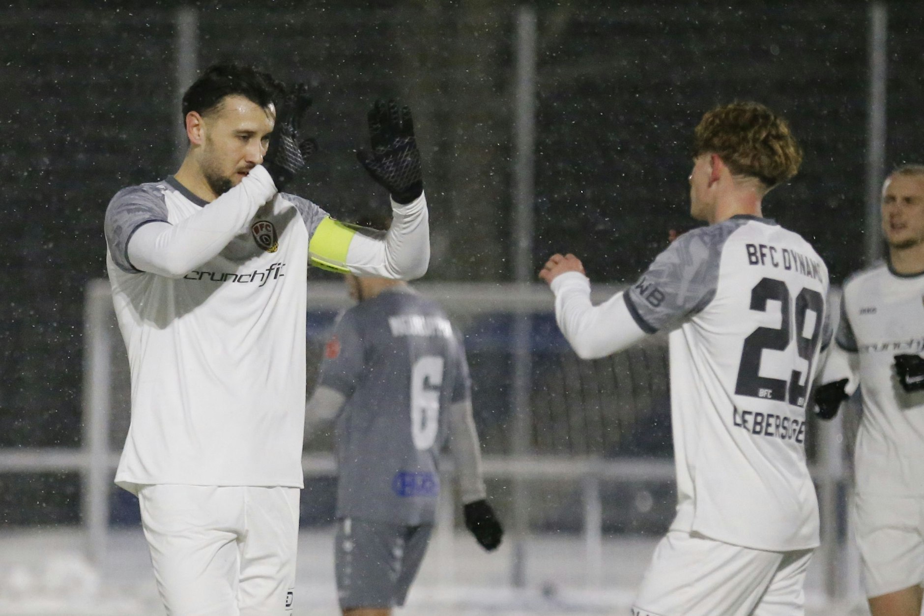 BFC-Torschützen in Neuruppin unter sich: Rufat Dadashov (l.) und Kevin Lebersorger.