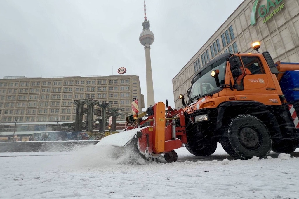 Wintereinbruch in Berlin: BSR soll Bezirken beim Räumen helfen