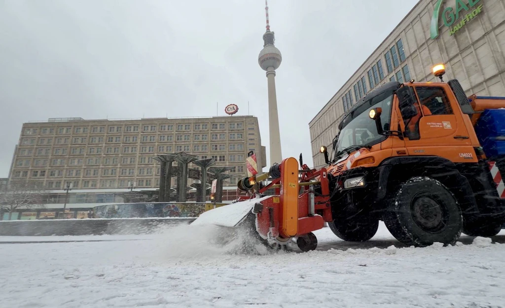 Wintereinbruch in Berlin: Jetzt soll die BSR den Bezirken beim Räumen helfen