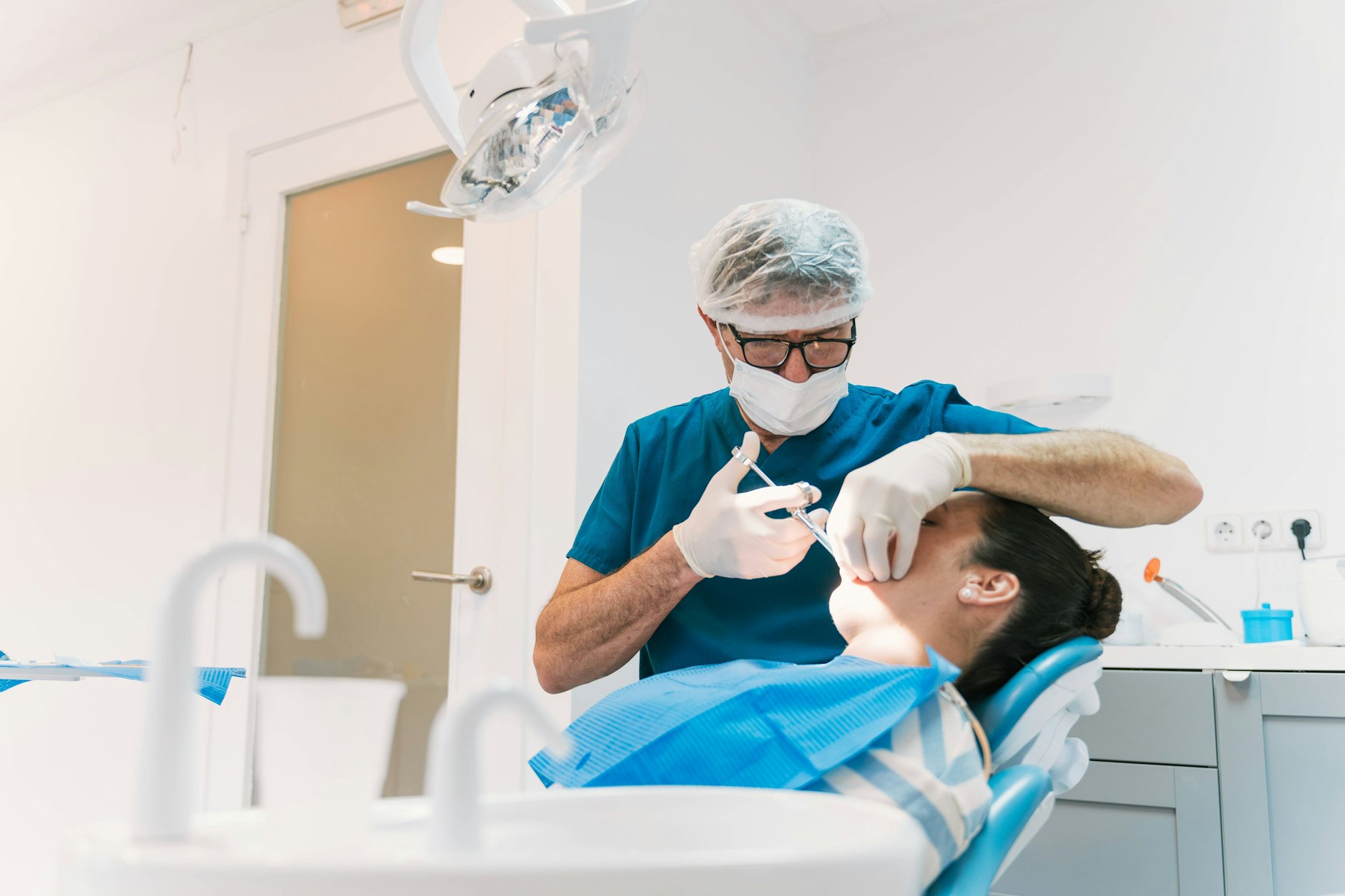 Der CDU-Wirtschaftsrat will, dass gesetzliche Krankenkassen nicht mehr für Zahnbehandlungen aufkommen.