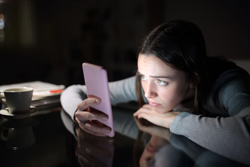 Social Media: Warum TikTok, Instagram und Co. unglücklich machen