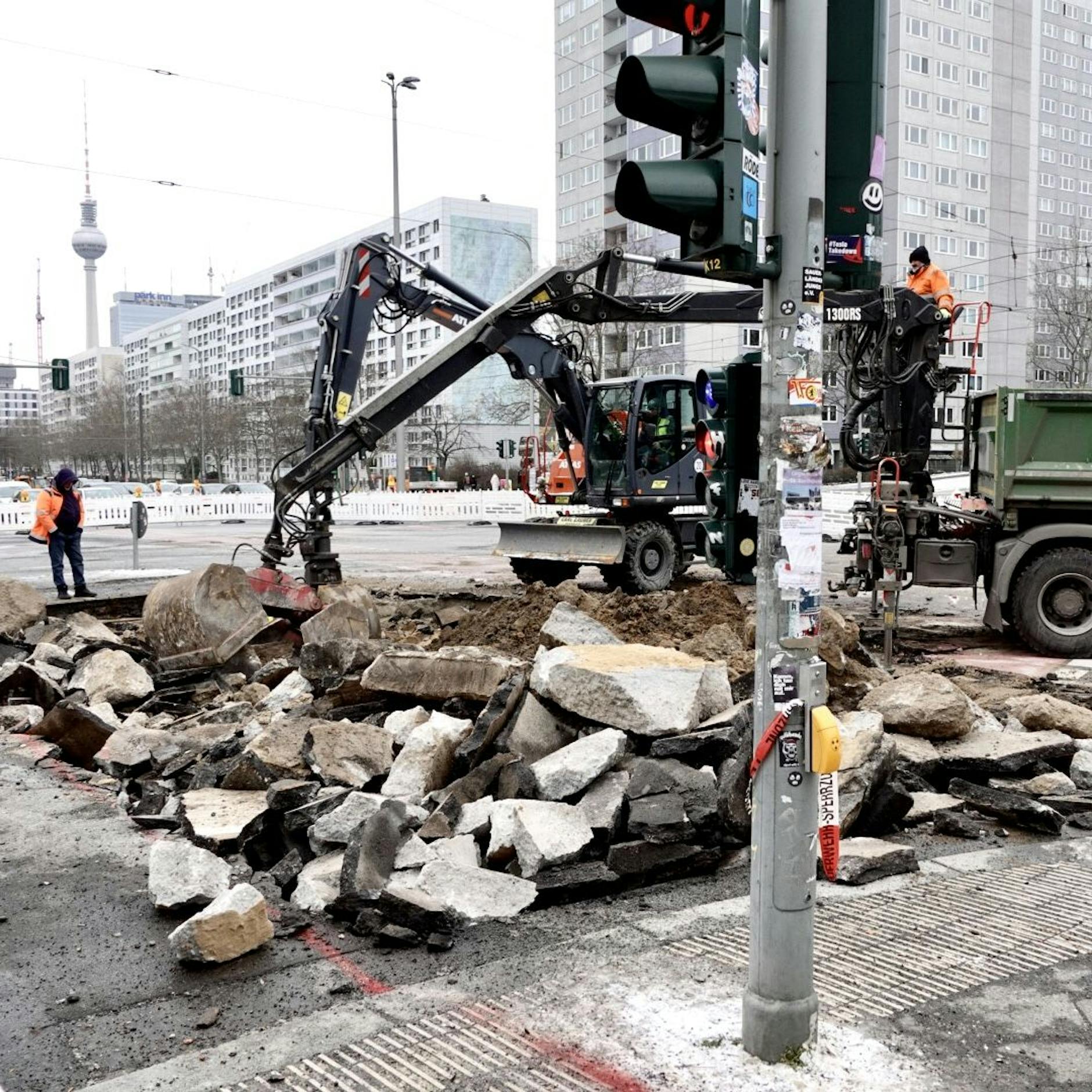 Image - Wasserrohrbruch – Greifswalder Straße bleibt noch lange dicht