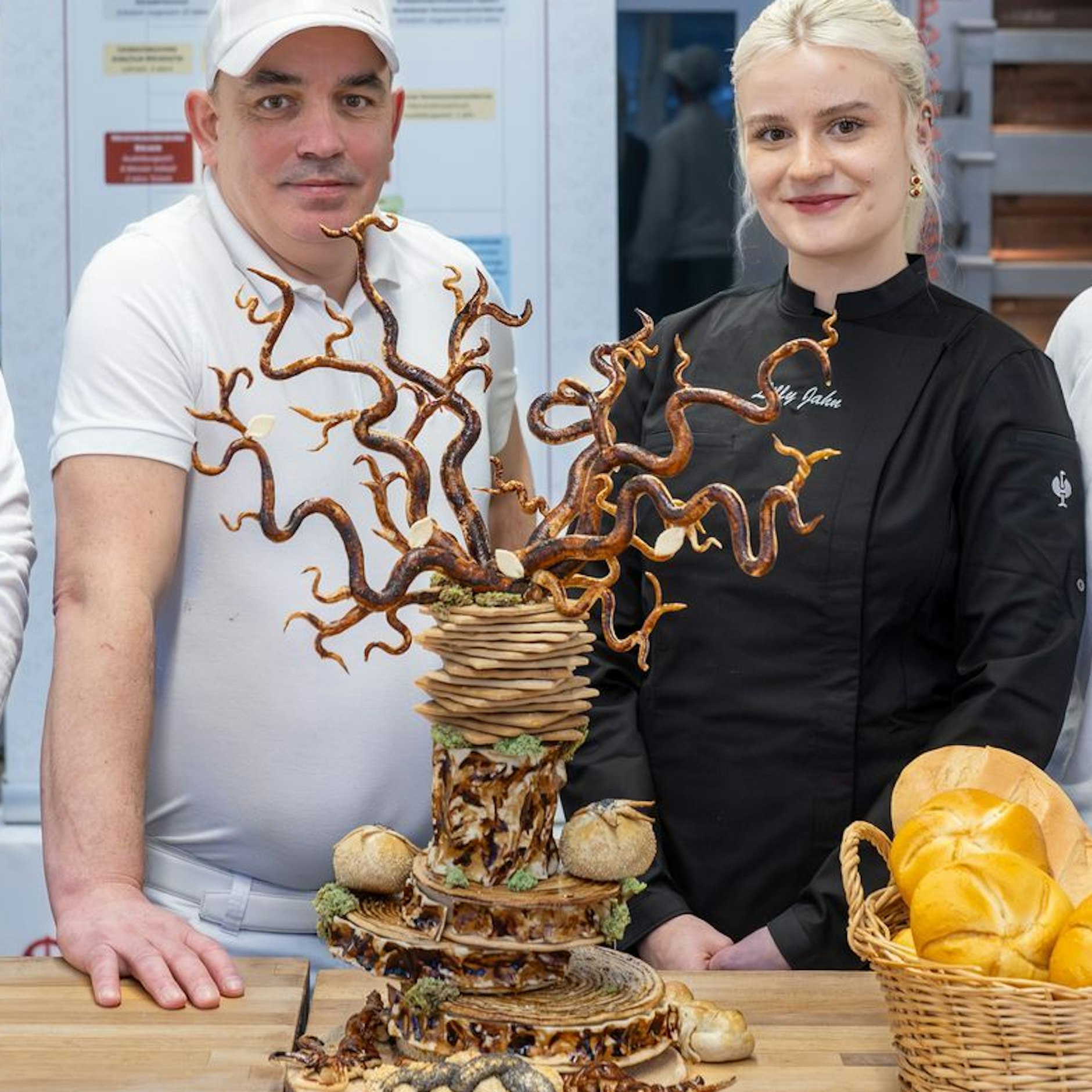 Dieser Brotbaum bescherte Lilly Jahn den Meistertitel. In Frankfurt (Oder) ist Bäckermeister René Jüstel ihr Ausbilder.