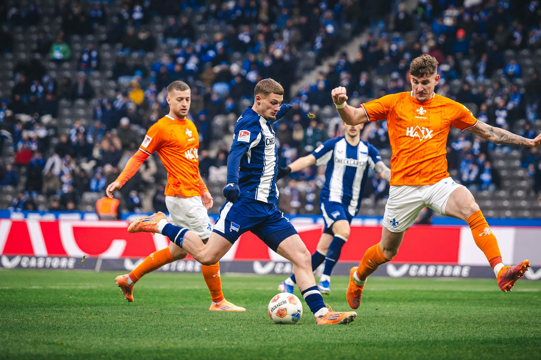 Michael Cuisance zieht in der 29. Minute ab, doch sein Schuss aus 10 Metern geht am Tor vorbei.