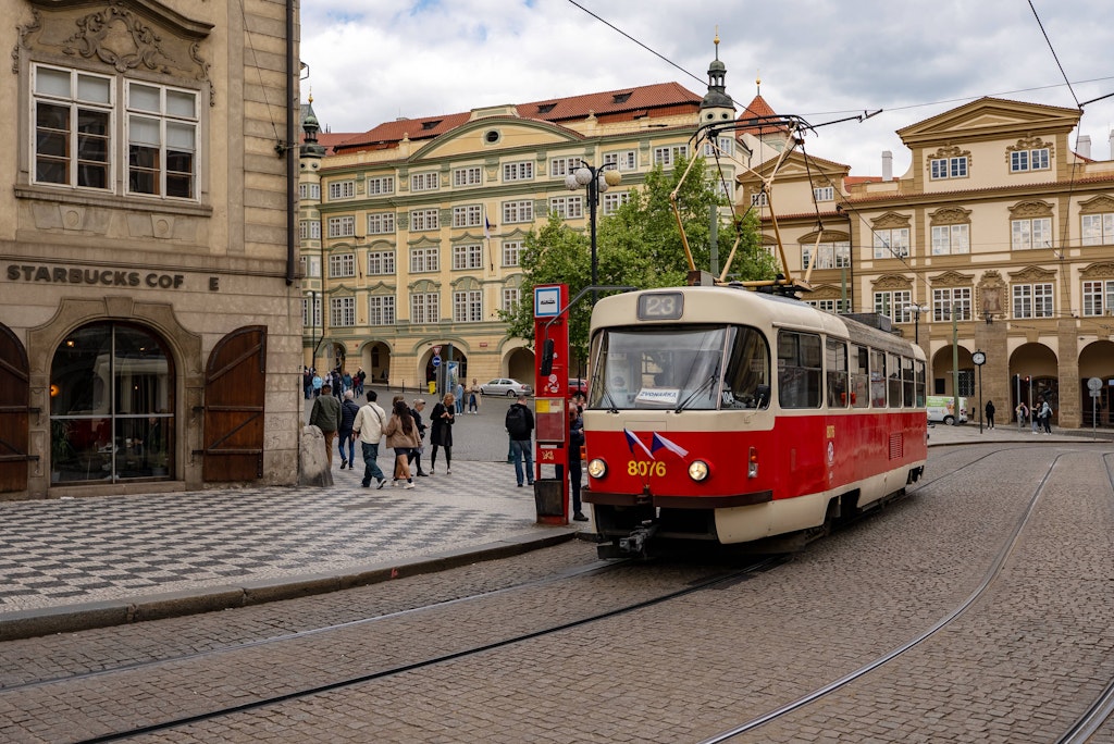 Tatra-aus-der-DDR-ist-in-Prag-noch-heute-ein-Hit